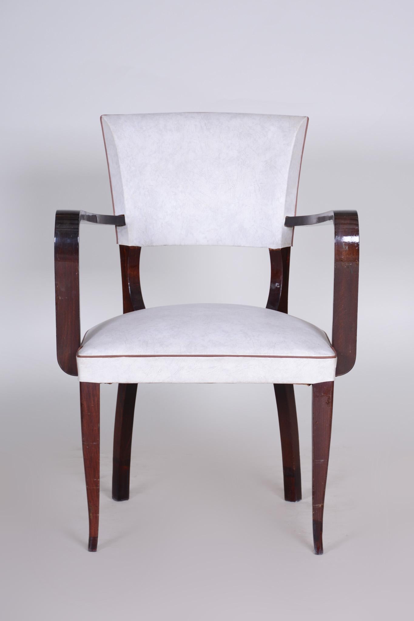 Style: Art Deco
Source: France
Period: 1930-1939.
Material: Oak
Completely restored.
New professional upholstery and fabric.