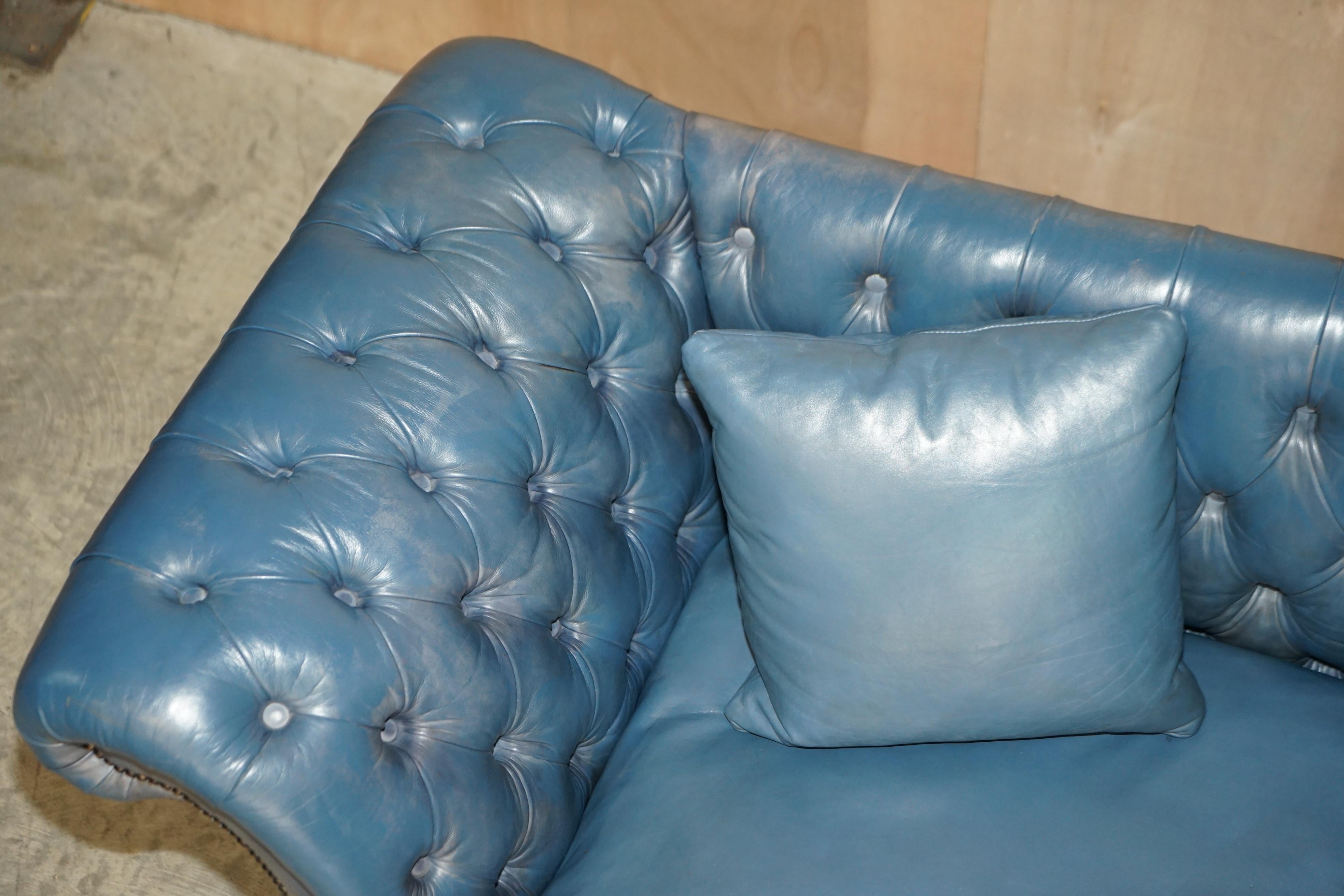 RESTORED WILLIAM IV CIRCA 1830 CHESTERFiELD REGENCY BLUE LEATHER HUMP BACK SOFA For Sale 3