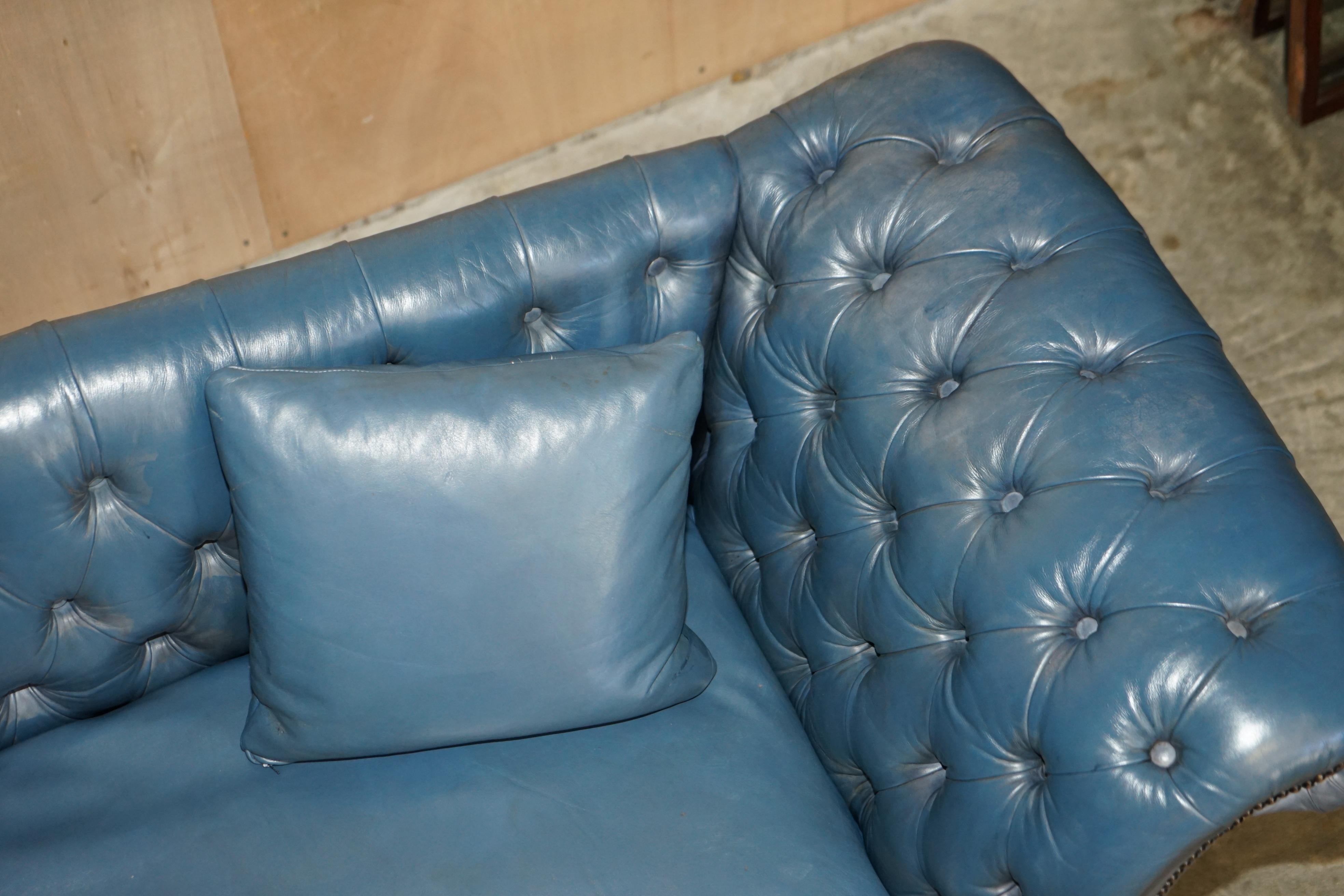 RESTORED WILLIAM IV CIRCA 1830 CHESTERFiELD REGENCY BLUE LEATHER HUMP BACK SOFA For Sale 4