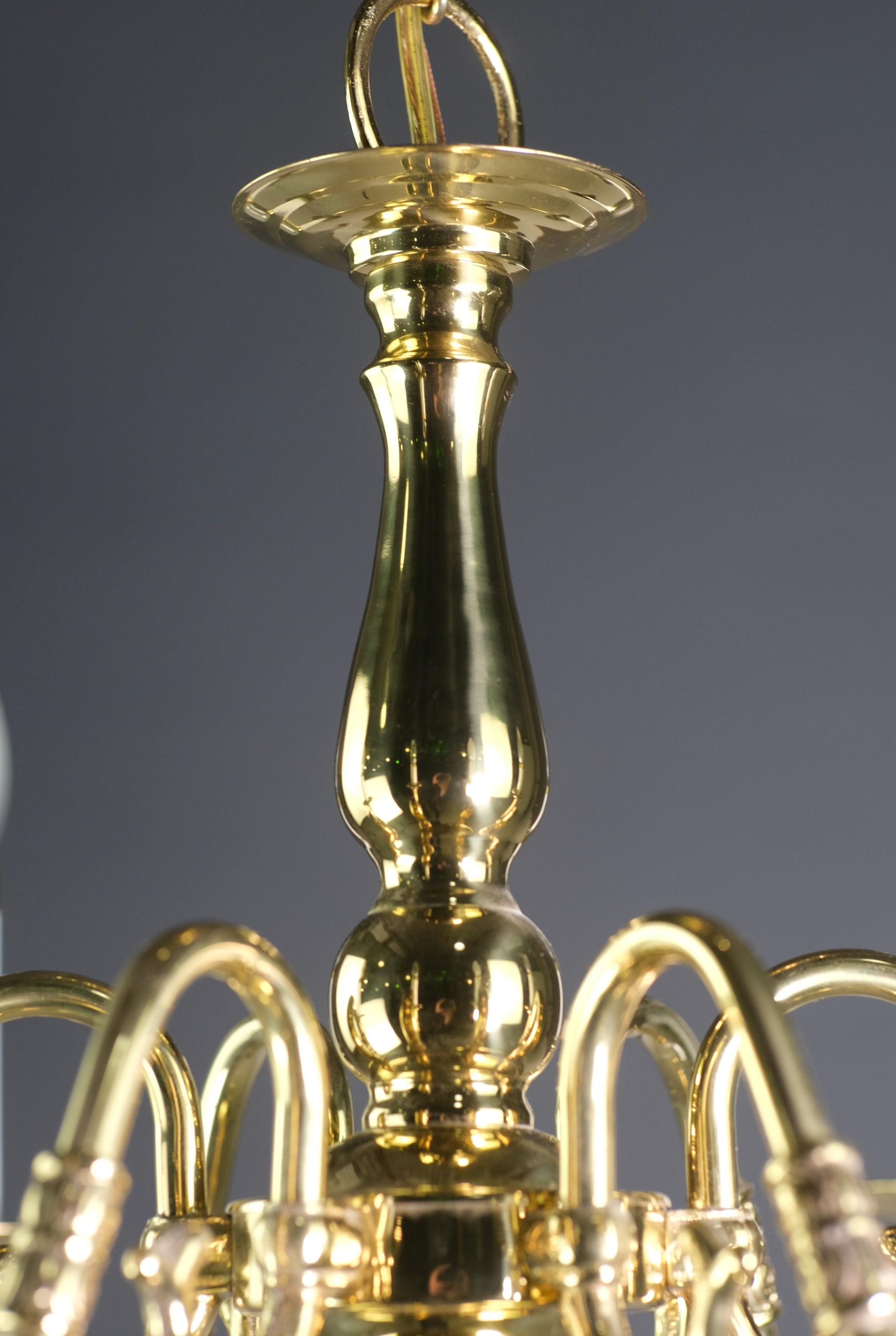 Restored Williamsburg Style Polished Brass Chandelier 6 Arms For Sale 1