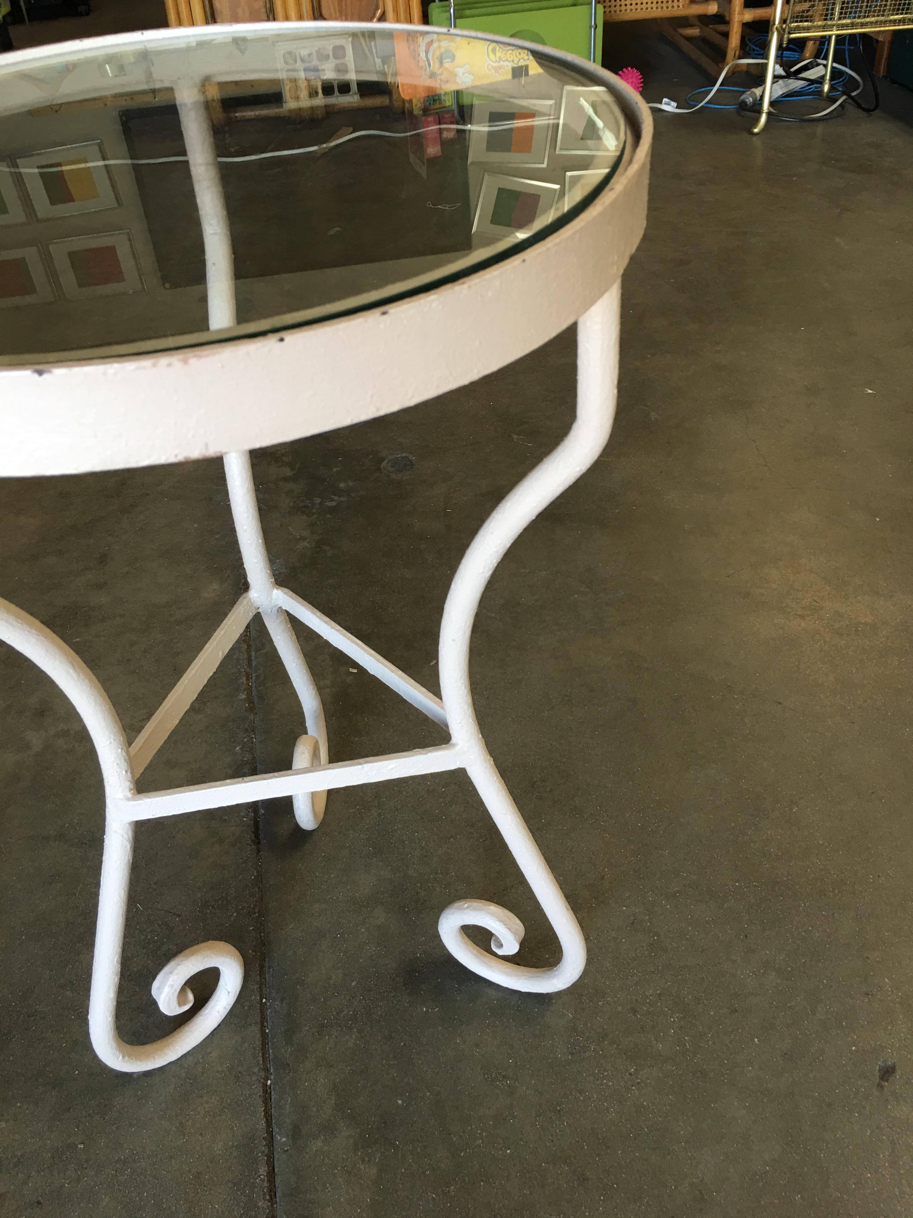 Restored Woodard Round Glass Top Scrolling Steel Outdoor Patio Side Table In Good Condition In Van Nuys, CA