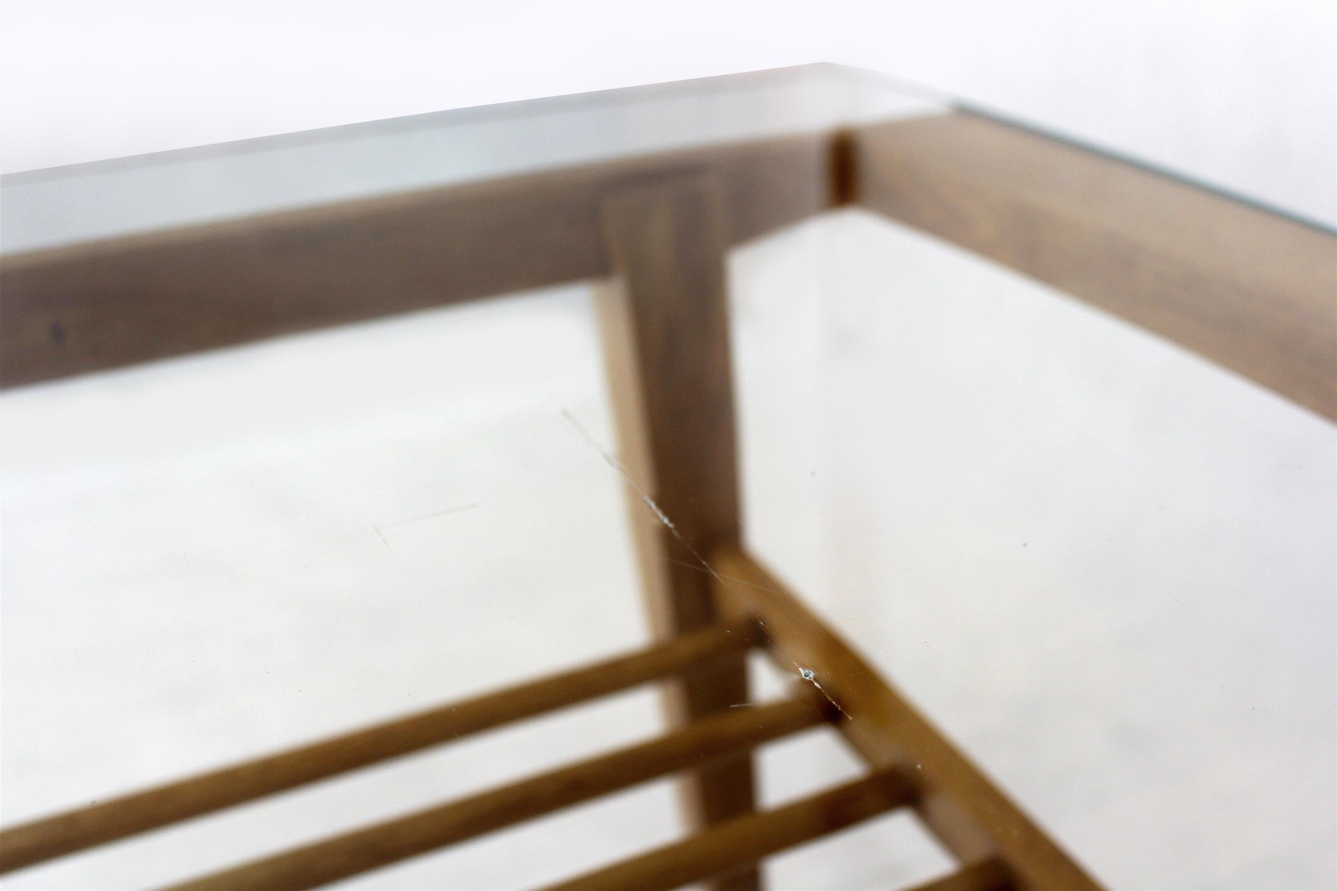 Table basse en bois restaurée avec plateau en verre de Druzstvo, années 1960 en vente 6