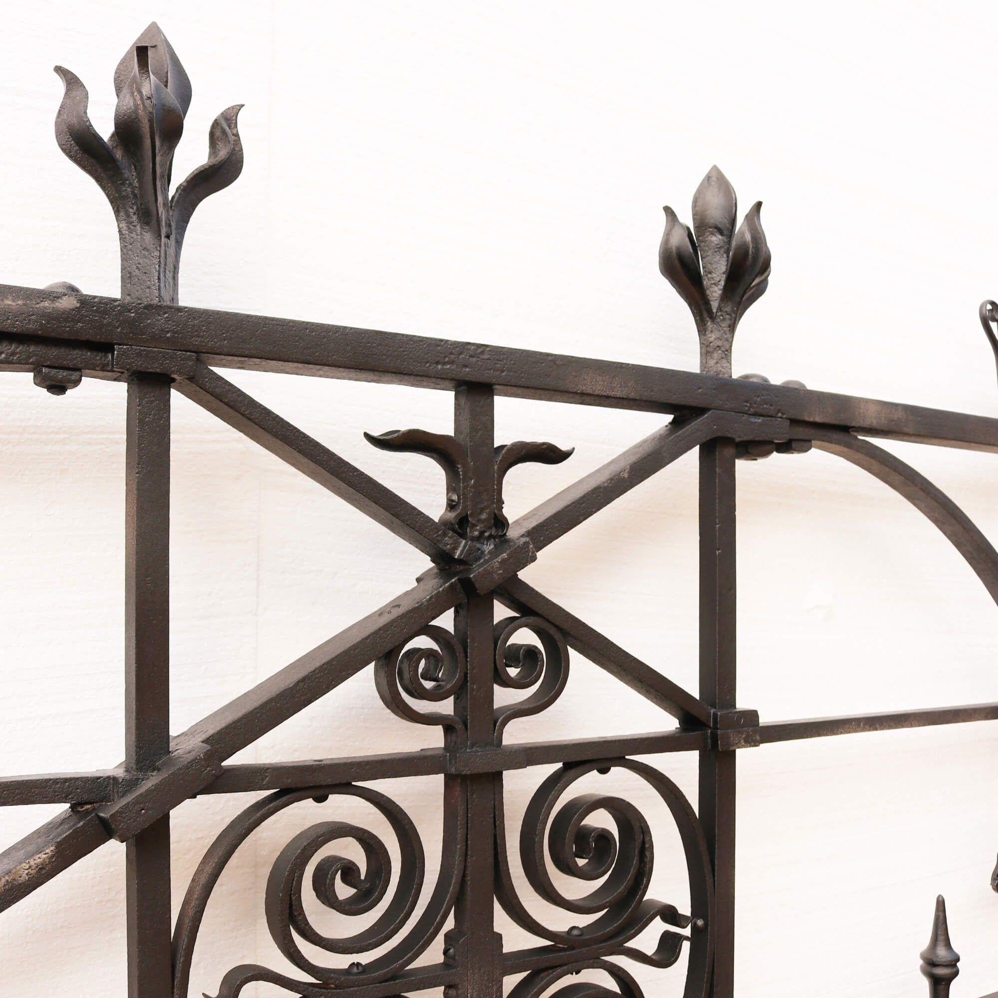 English Restored Wrought Iron Driveway Gate & Posts 293.5 cm (9'6