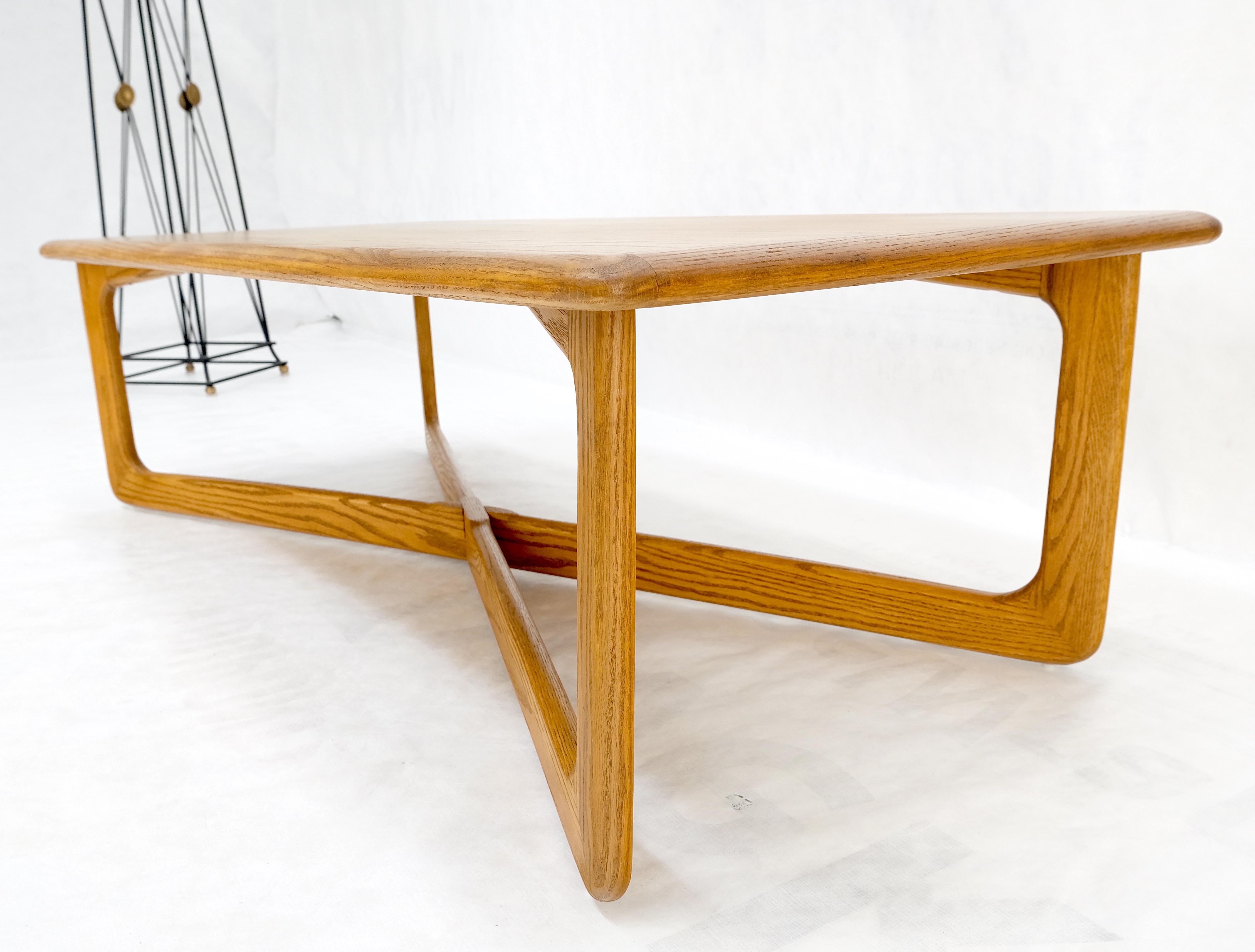 Restored x Base Rectangle Chestnut Coffee Table by Lane Mid-Century Modern Mint! For Sale 1