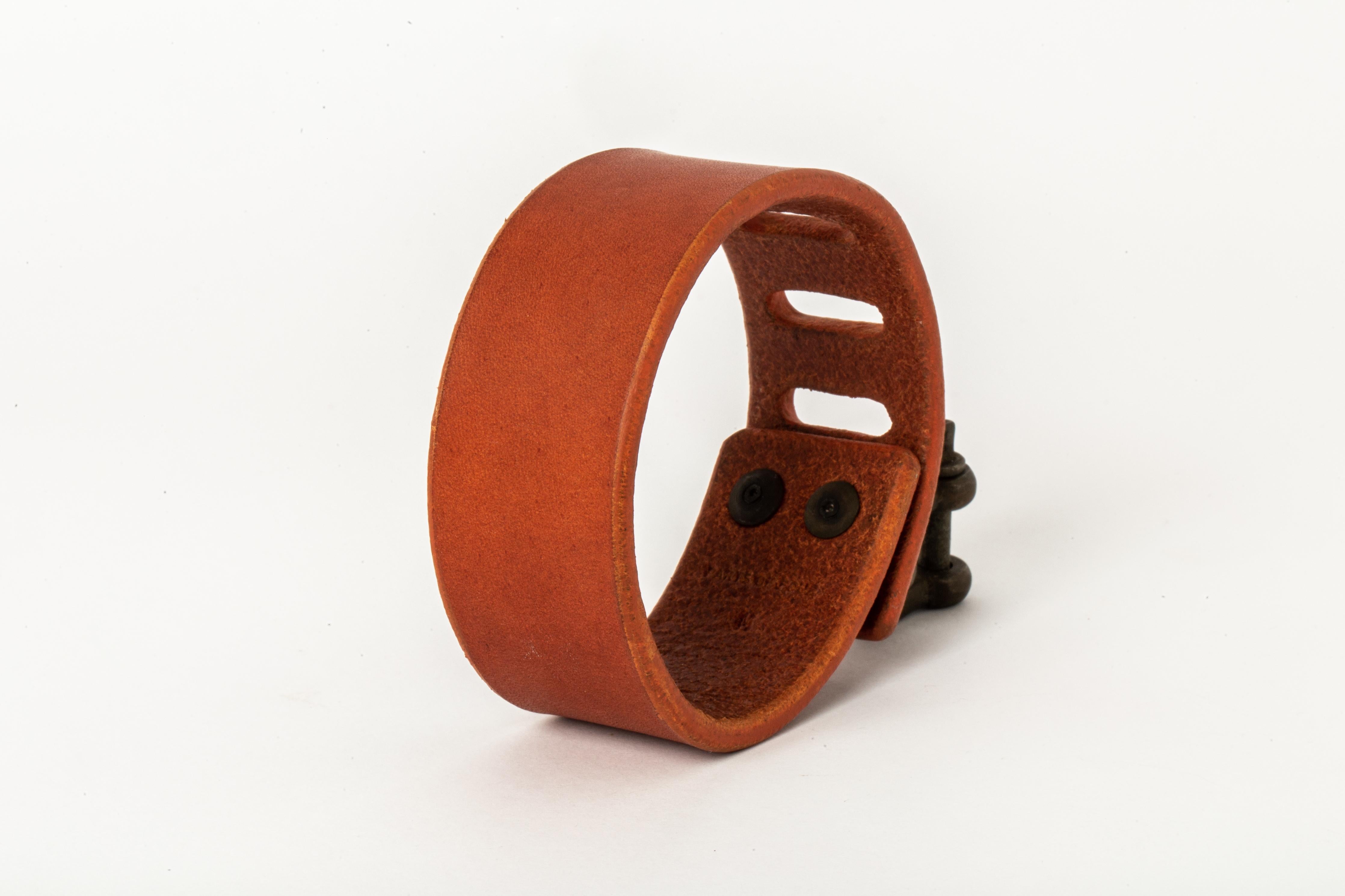 Women's or Men's Restraint Charm Bracelet (30mm, ALE+DZ) For Sale