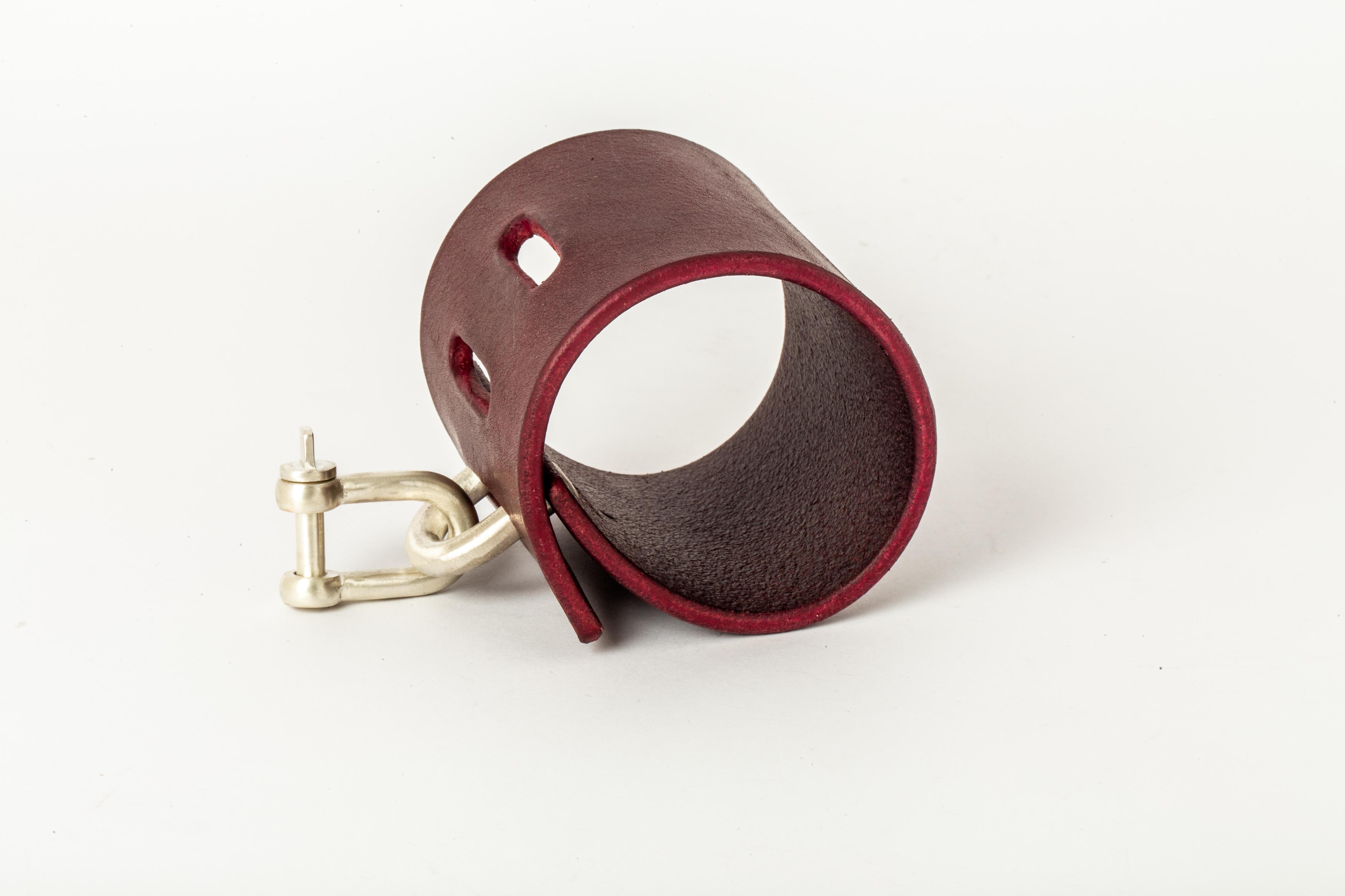 Restraint Charm Bracelet (70mm, WIN+MA) For Sale 1