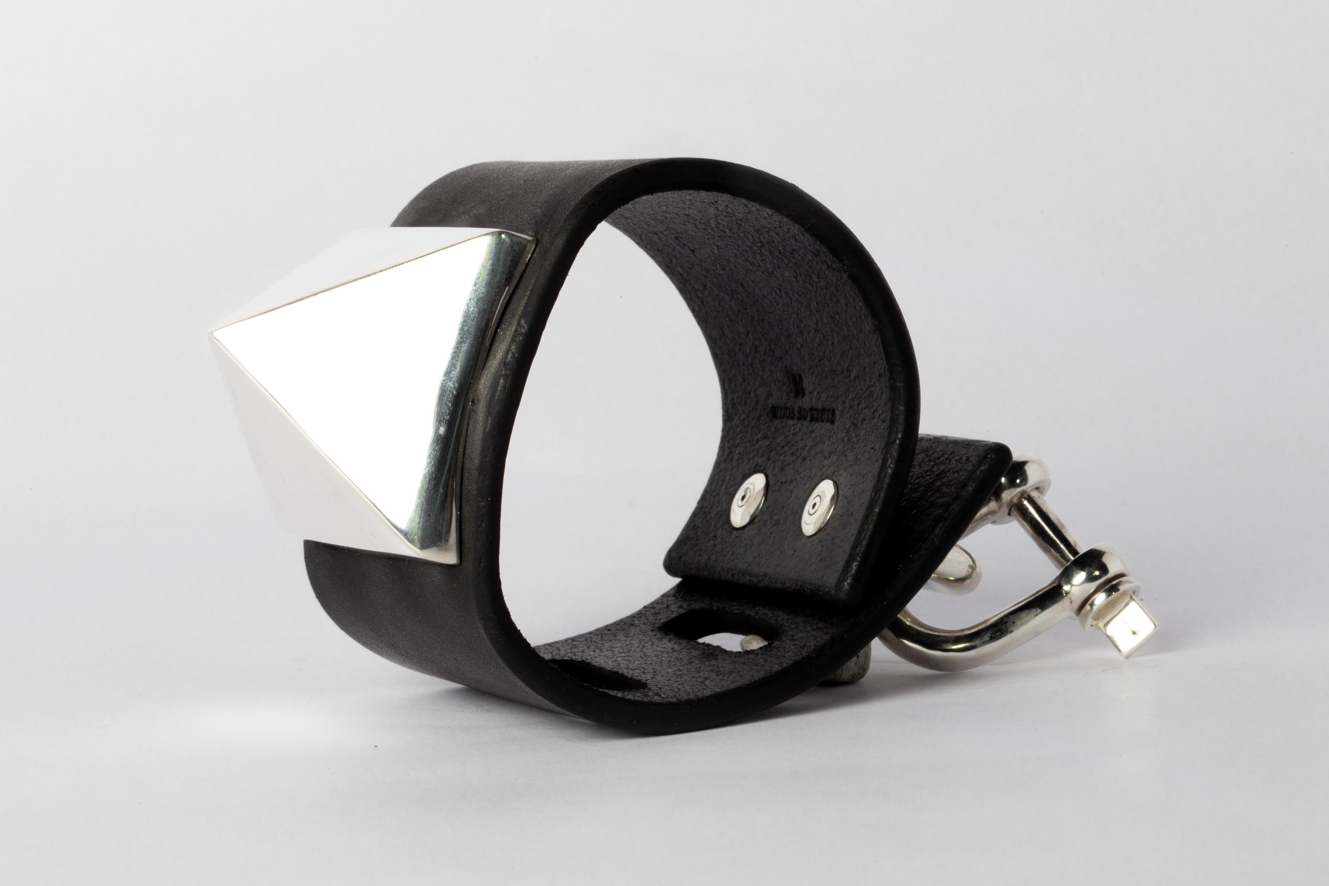 Zurückhaltungs-Charm-Armband (Mega Pyramiden Var., 50 mm, BLK+PA) im Angebot 1