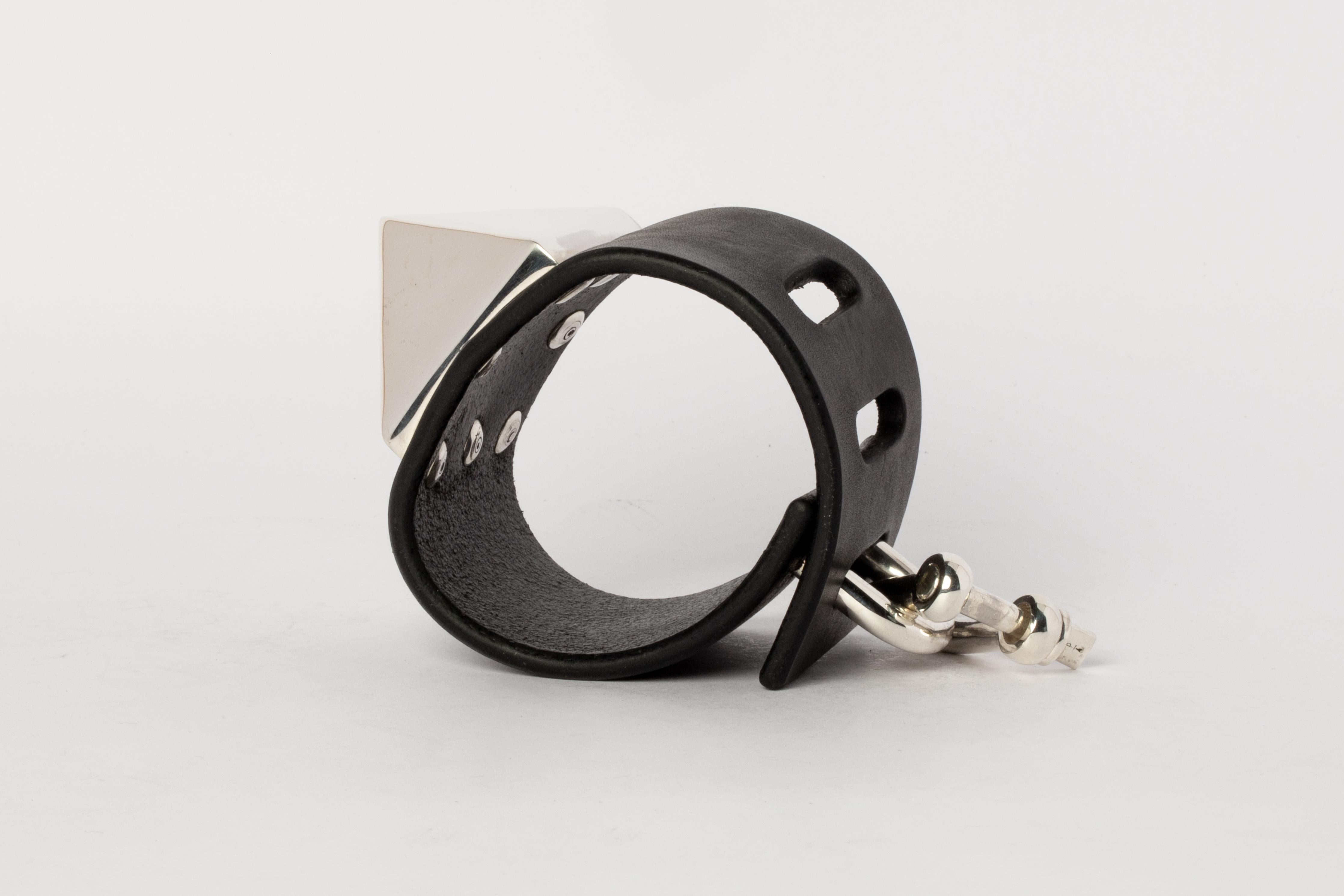 Restraint Charm Bracelet (Mega Pyramid Var., 50mm, BLK+PA) For Sale 2