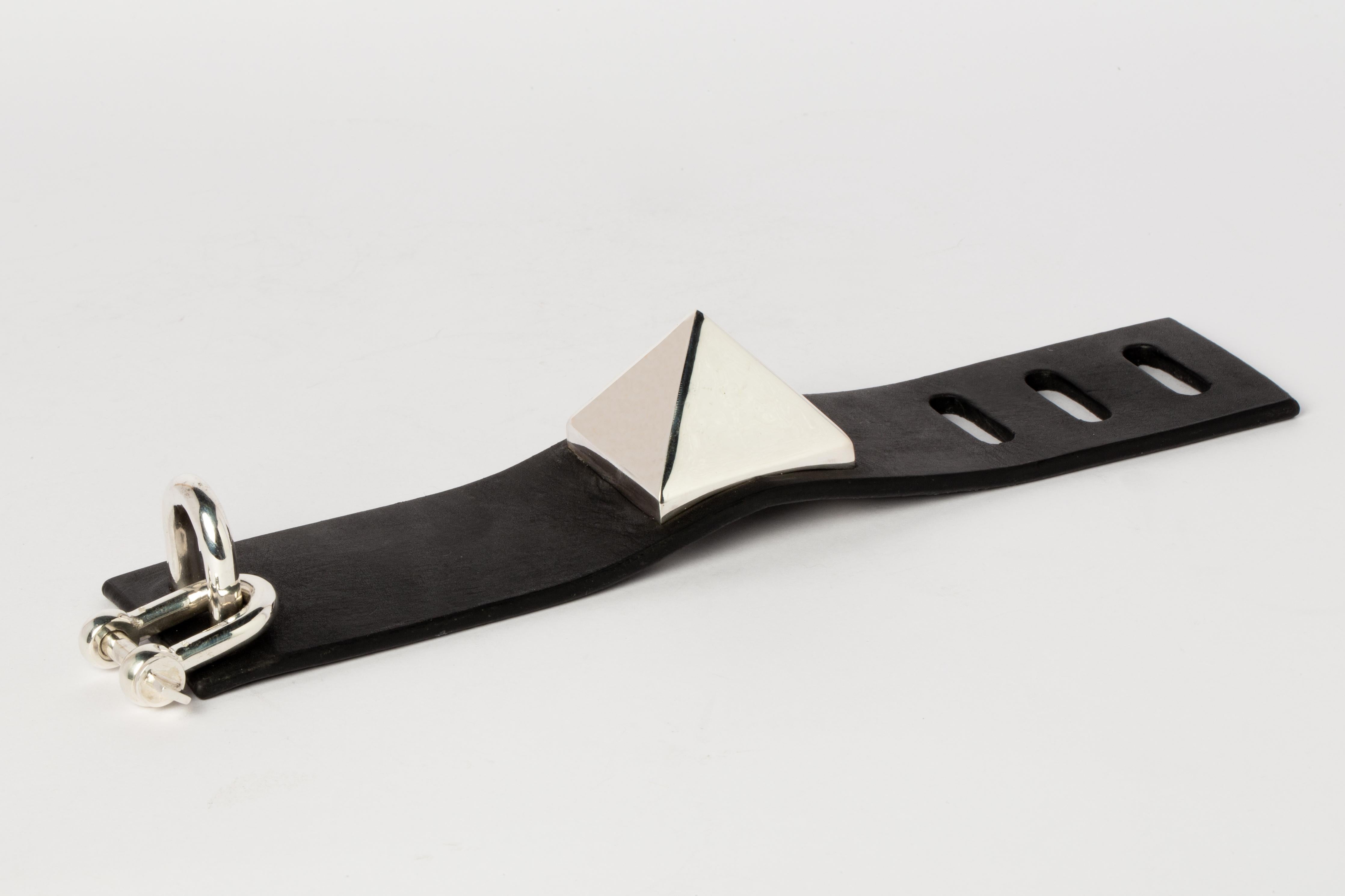 Restraint Charm Bracelet (Mega Pyramid Var., 50mm, BLK+PA) For Sale 3