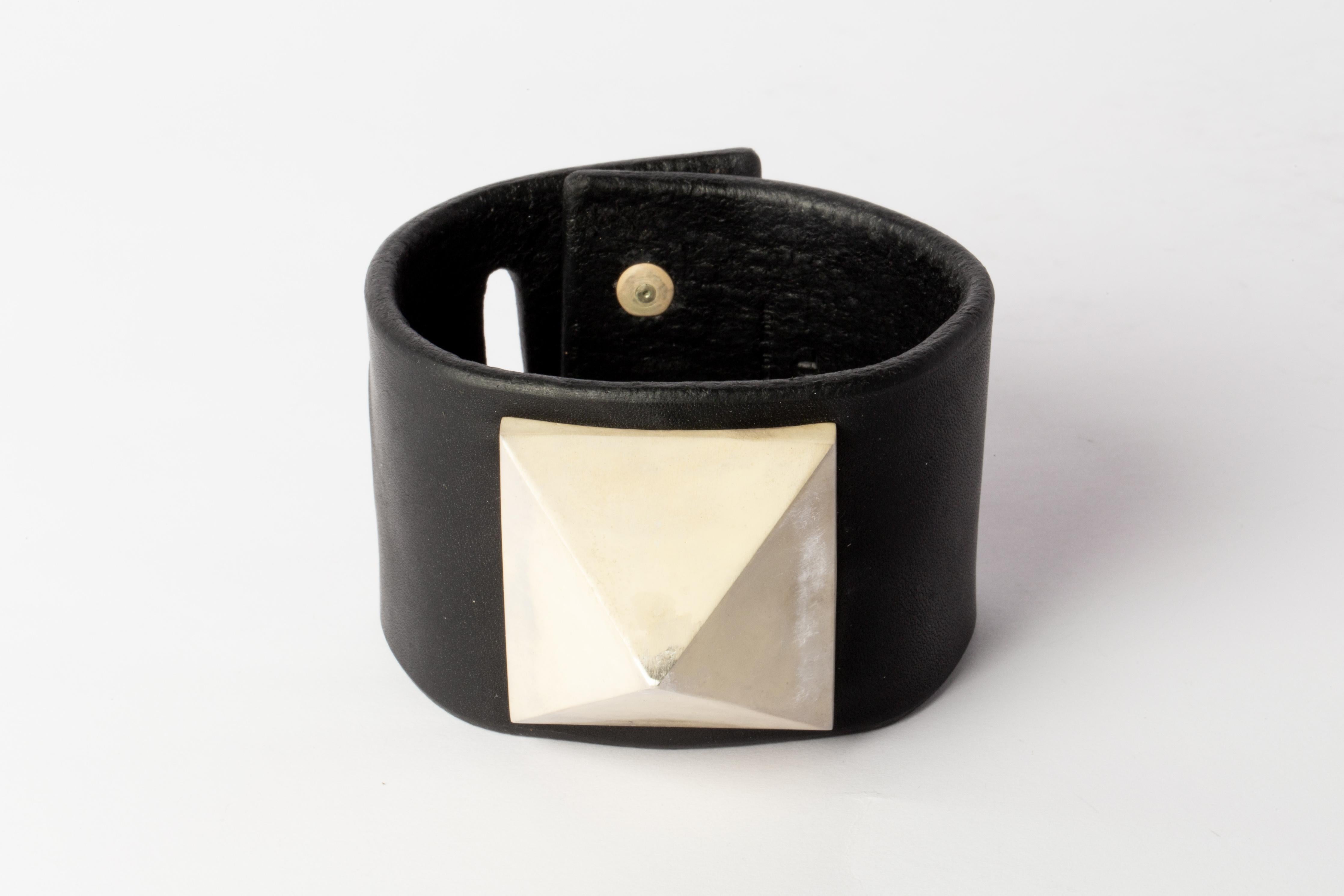 Restraint Charm Bracelet (Mega Pyramid Var., 50mm, BLK+UAS) In New Condition For Sale In Paris, FR