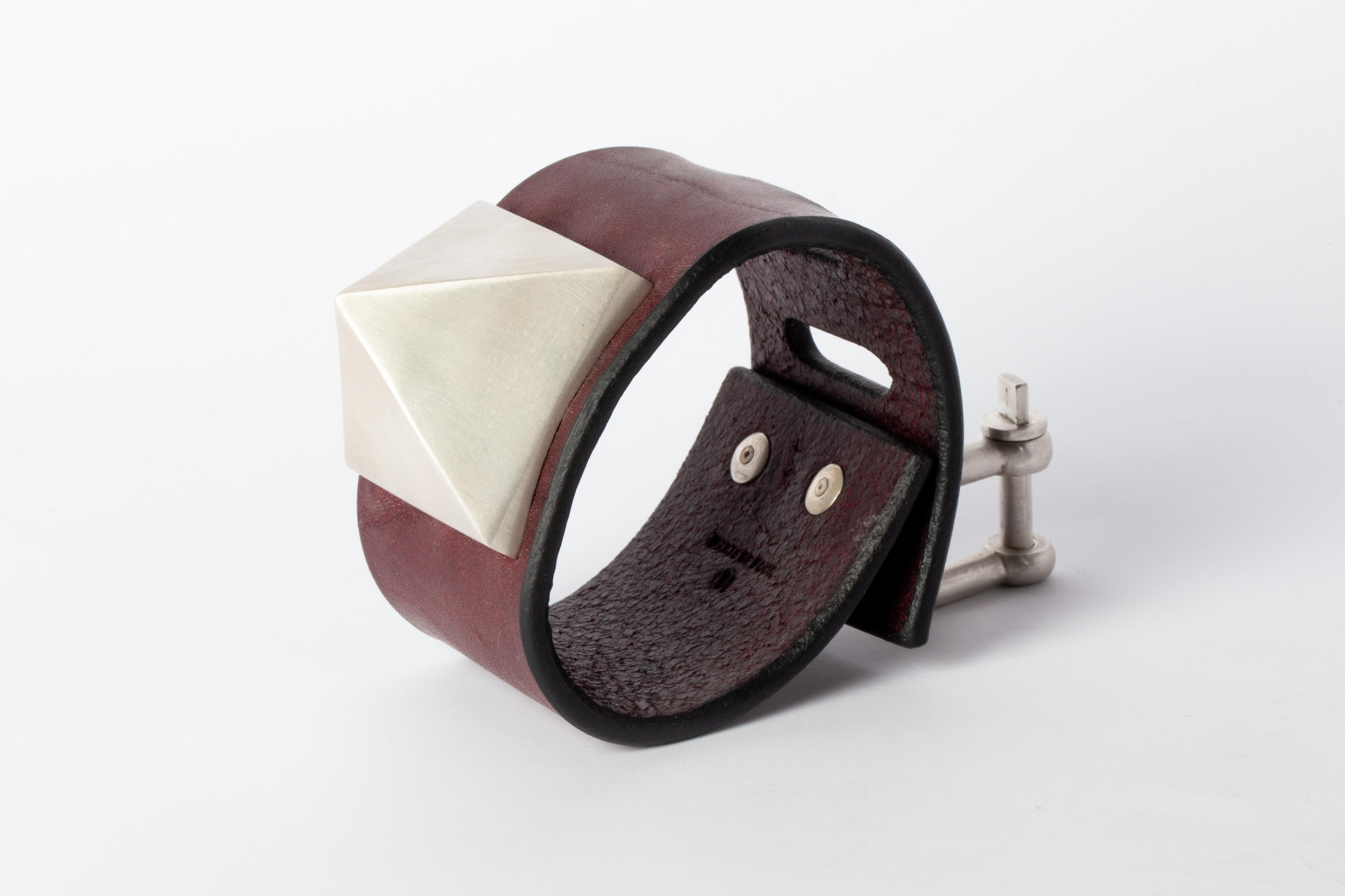 Restraint Charm Bracelet (Mega Pyramid Var., 50mm, WIN+AS) For Sale 1