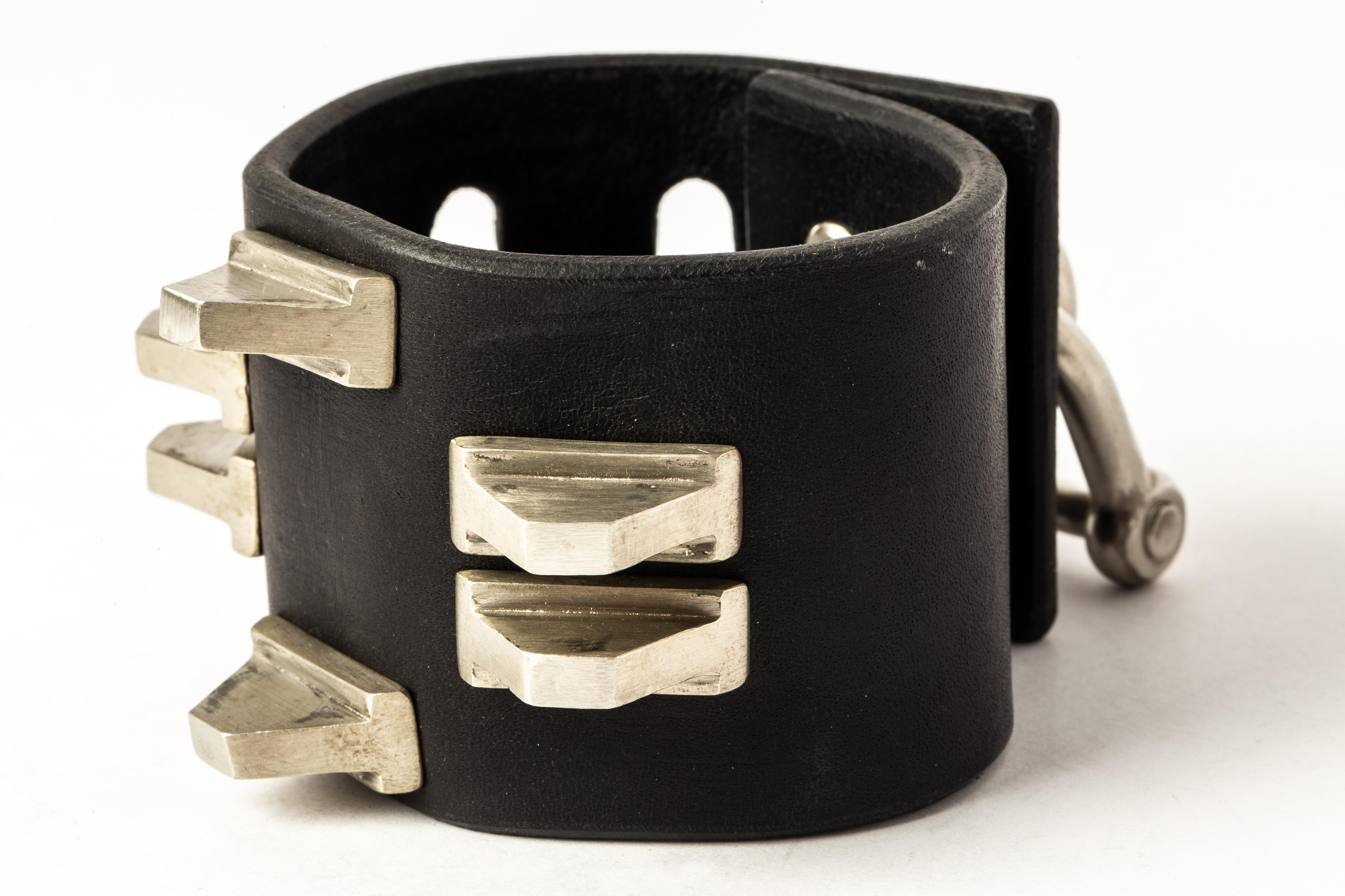 Restraint Charm Bracelet (Pyramid Studs, 50mm, BLK+Z) For Sale 2