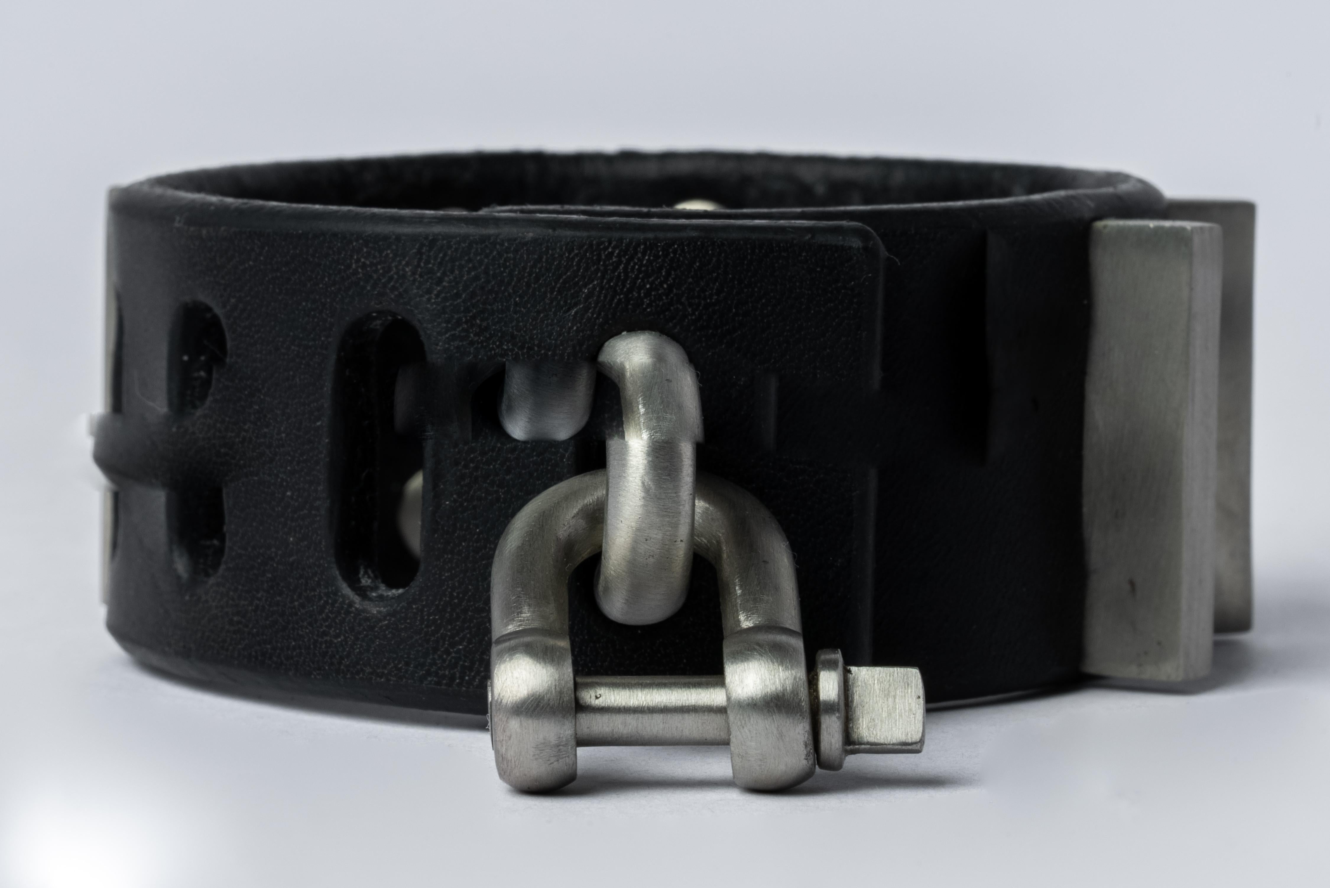 Women's or Men's Restraint Charm Bracelet (Staple Stud Variant, 30mm, BLK+Z) For Sale