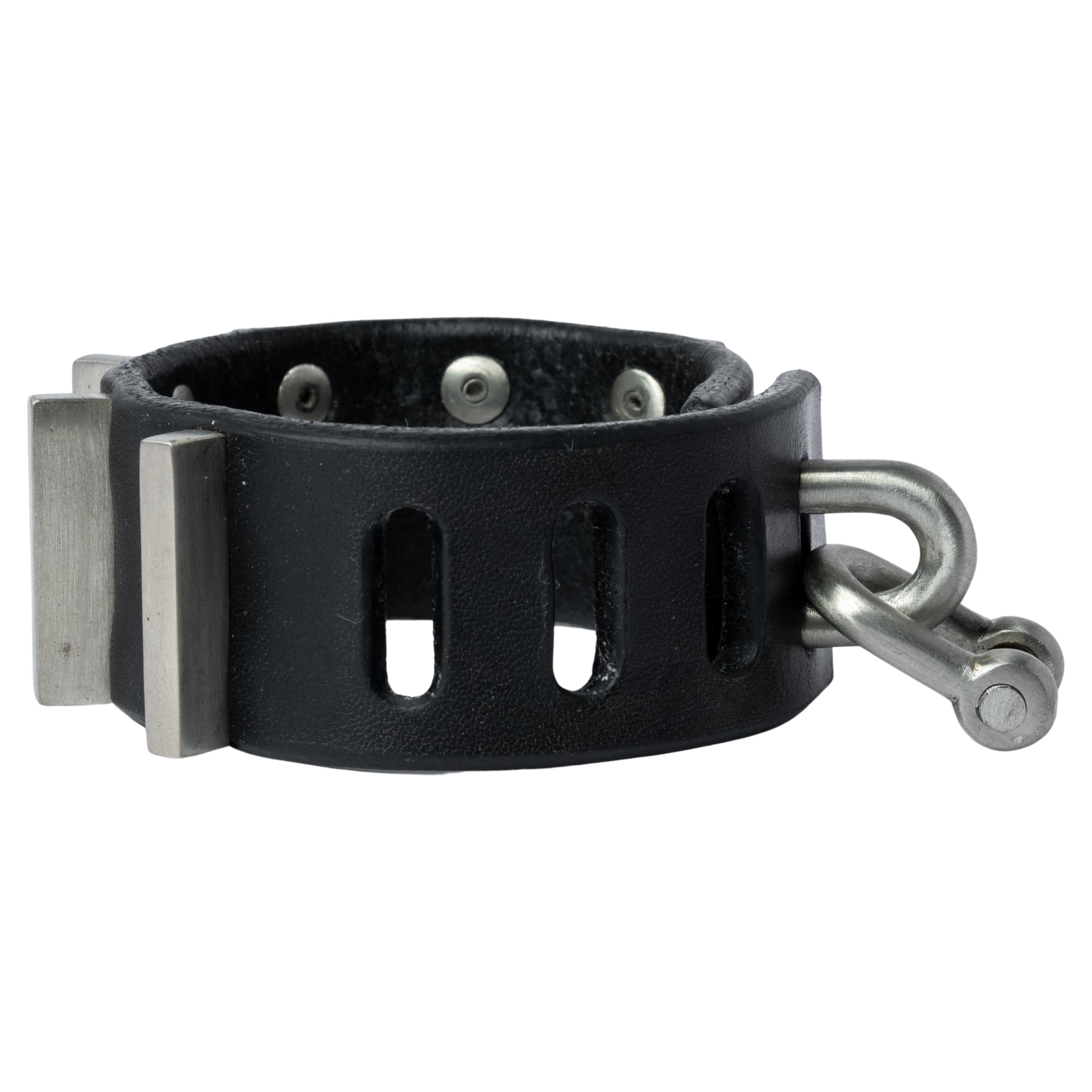 Restraint Charm Bracelet (Staple Stud Variant, 30mm, BLK+Z) For Sale