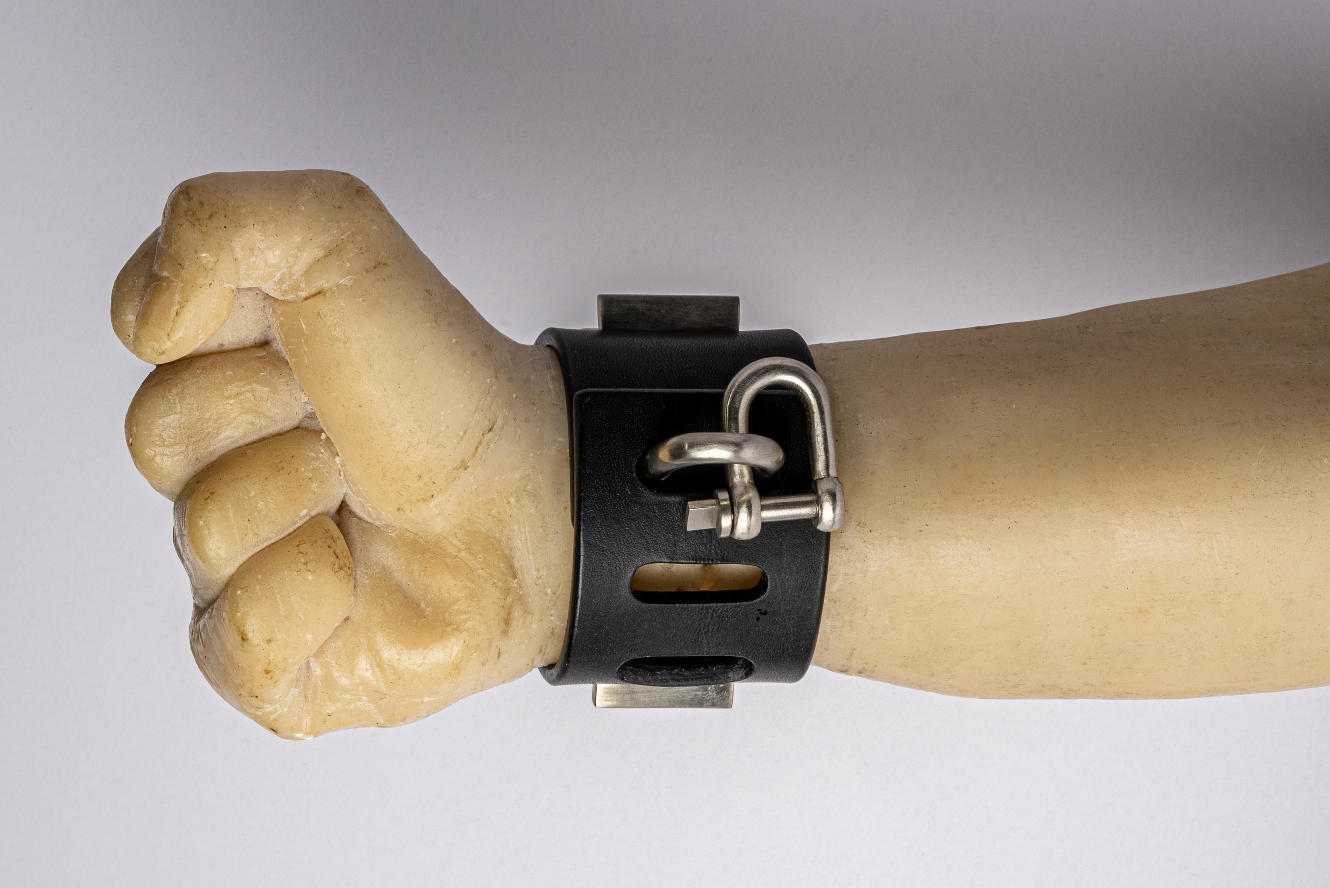 Restraint Charm Bracelet (Staple Stud Variant, 50mm, BLK+Z) In New Condition For Sale In Paris, FR
