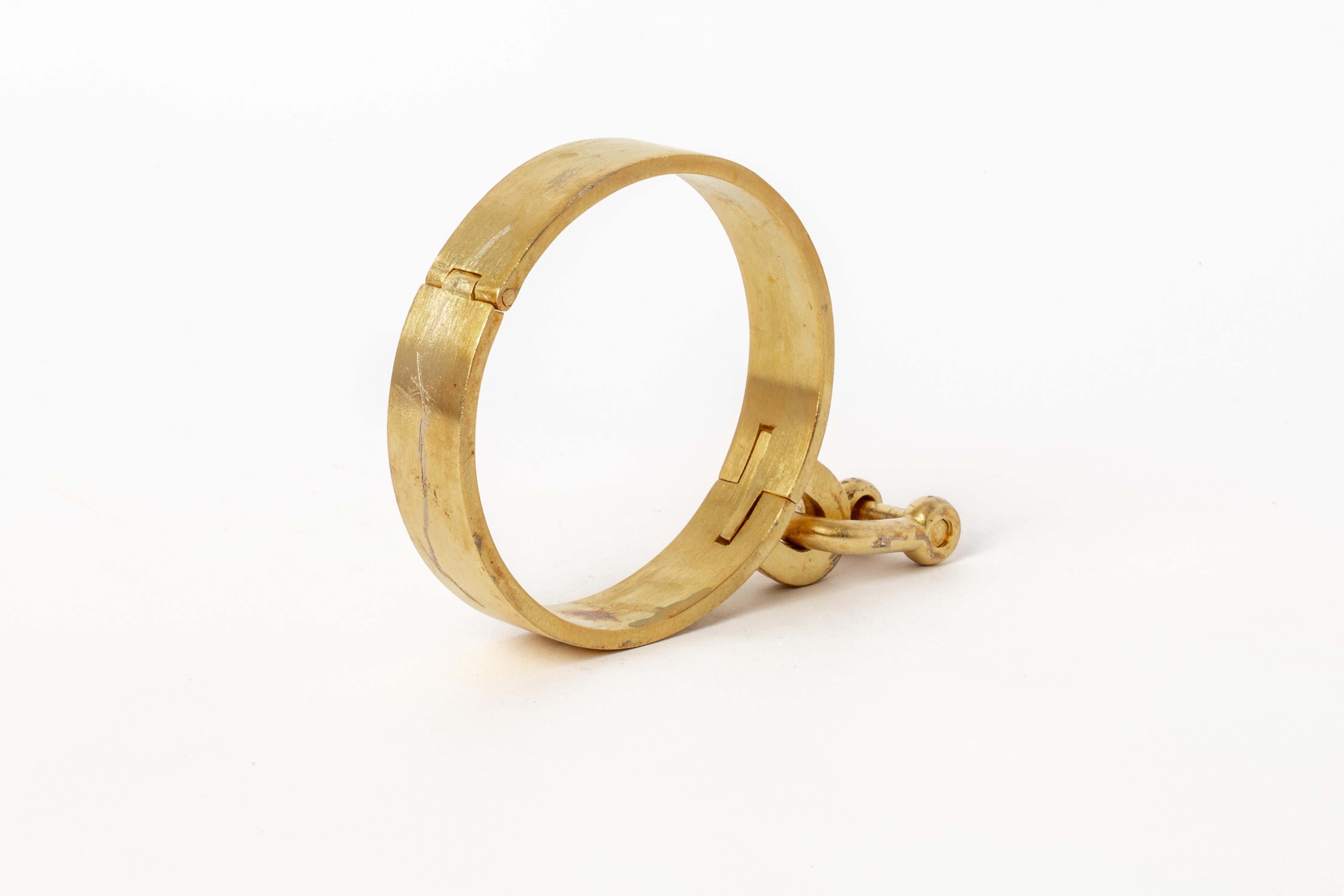Bracelet in brass. Brass substrate is electroplated with 18k gold and then dipped into acid to create the subtly destroyed. Items with the potential use as restraints. All P4X hardware and accessories are compatible and interchangeable. The Charm