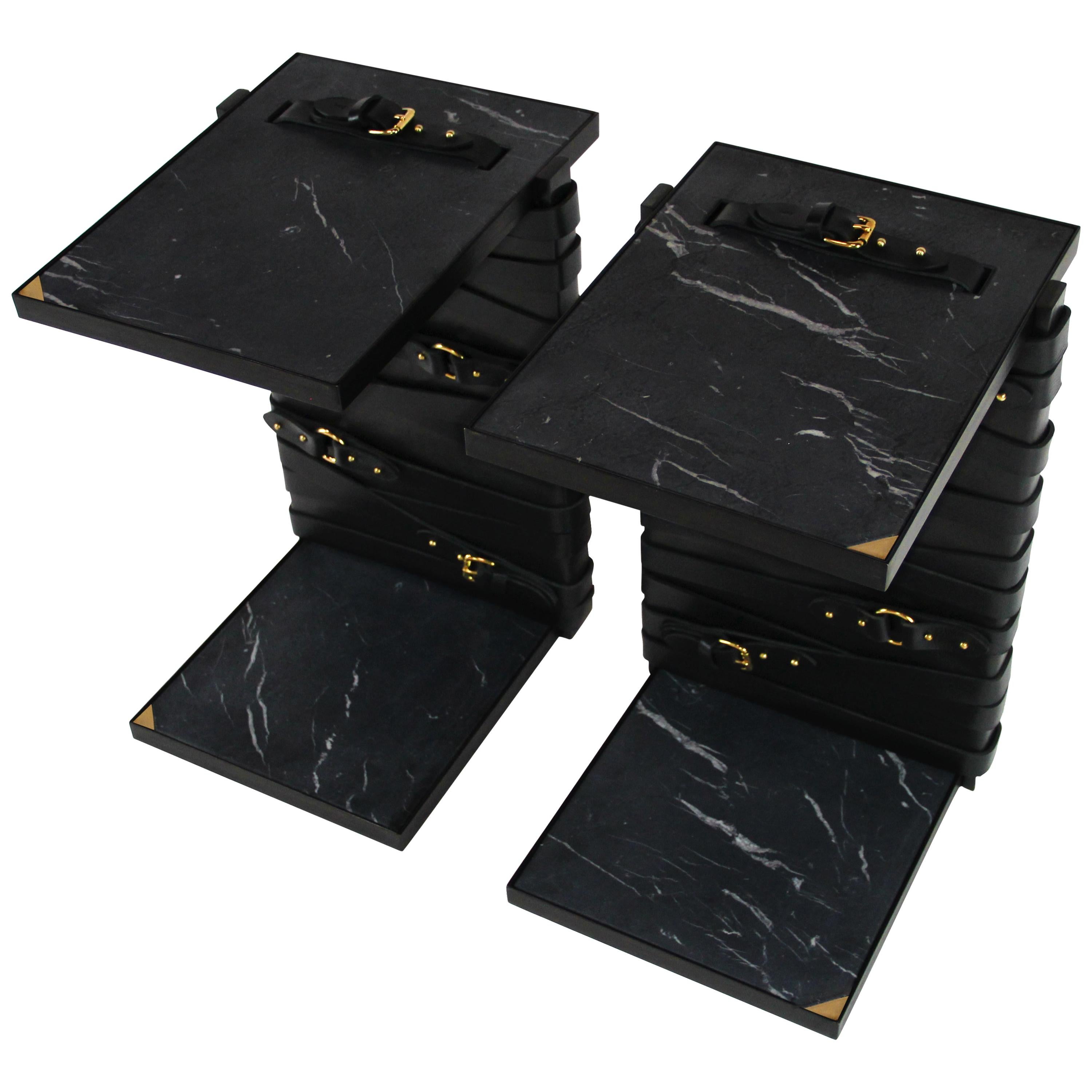 Table d'appoint Restraint en acier, marbre Nero Marquina et panneaux en cuir noir en vente