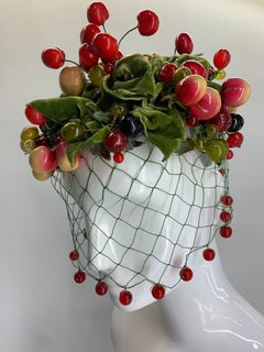 Restyled 1950er Torso Kreationen "" Kirschbaum" Hut w / Kirschbaum Perlen Schleppe