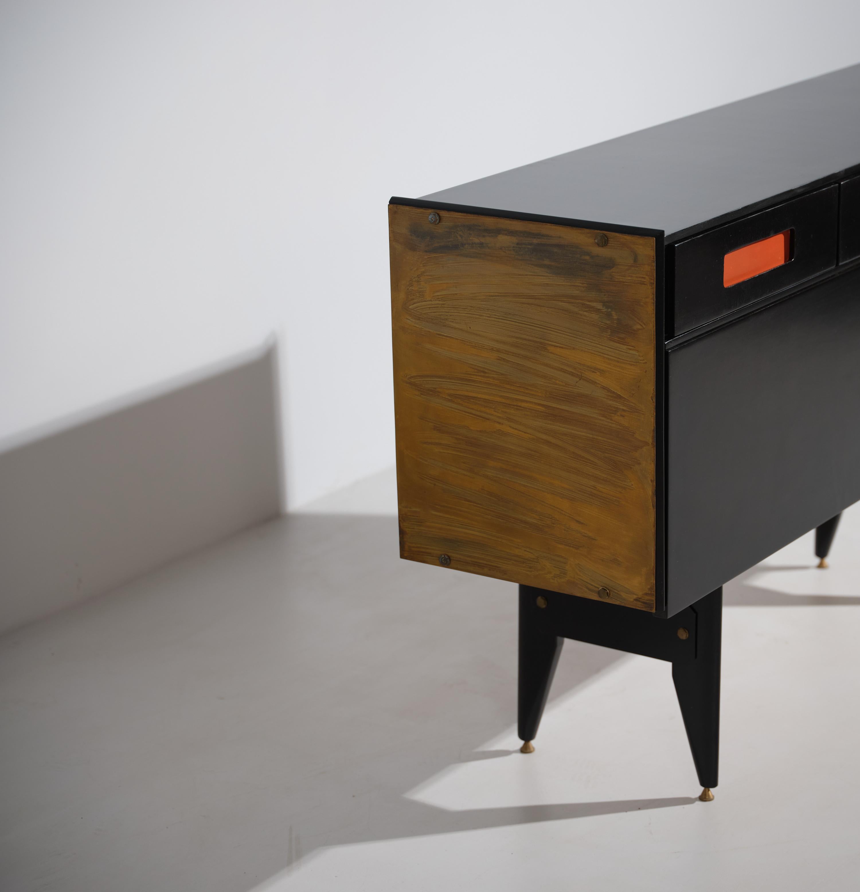 Restyled and Restored Midcentury Sideboard with Modern Italian Design In Good Condition For Sale In Rome, IT