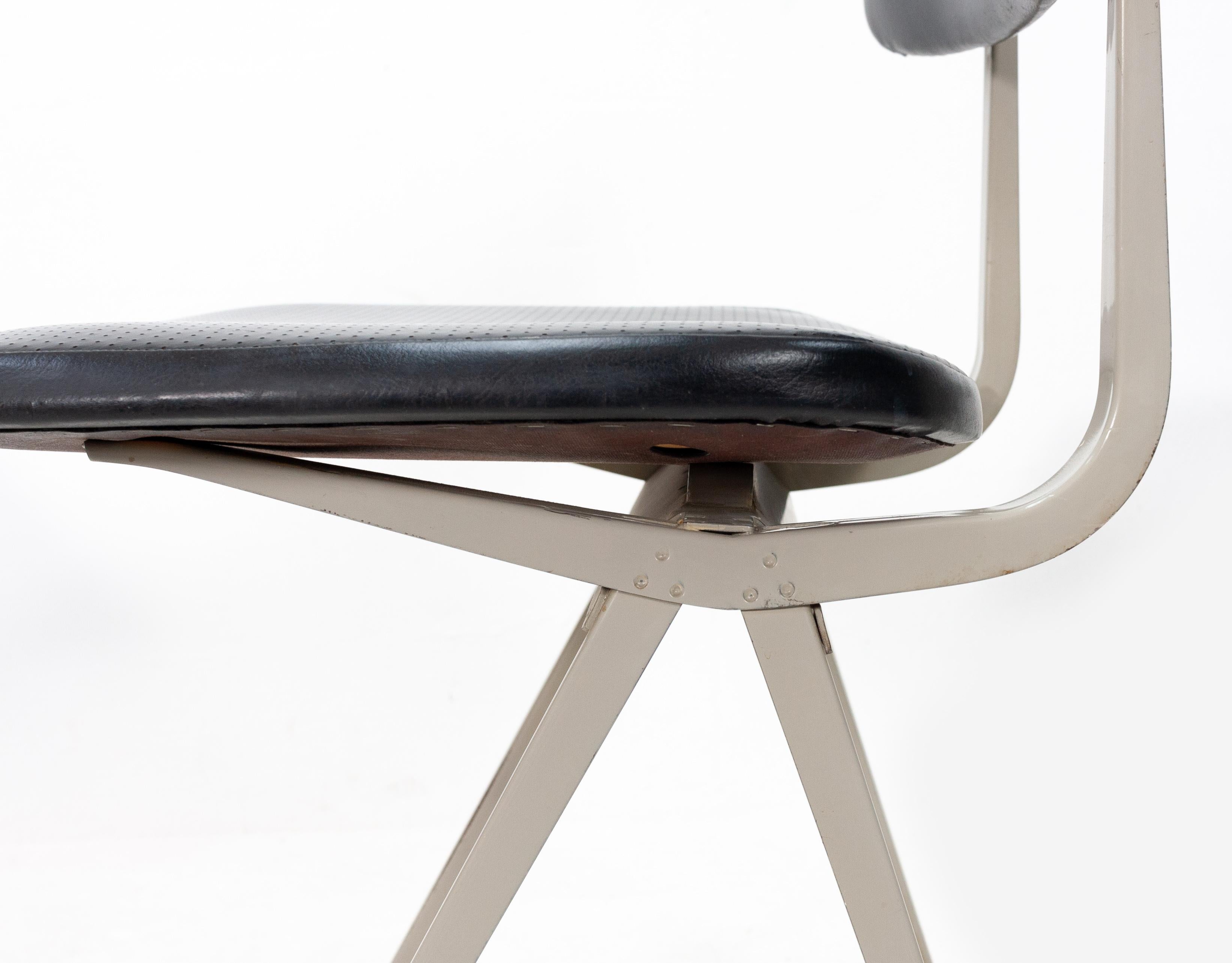 Mid-Century Modern Result Chairs Friso Kramer for Ahrend de Cirkel