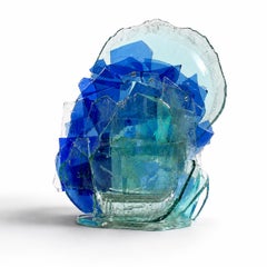 „Arctic“, Vintage-Glasskulptur, wiederverwertetes viktorianisches Glas, 15 x 12 x 6 Zoll.