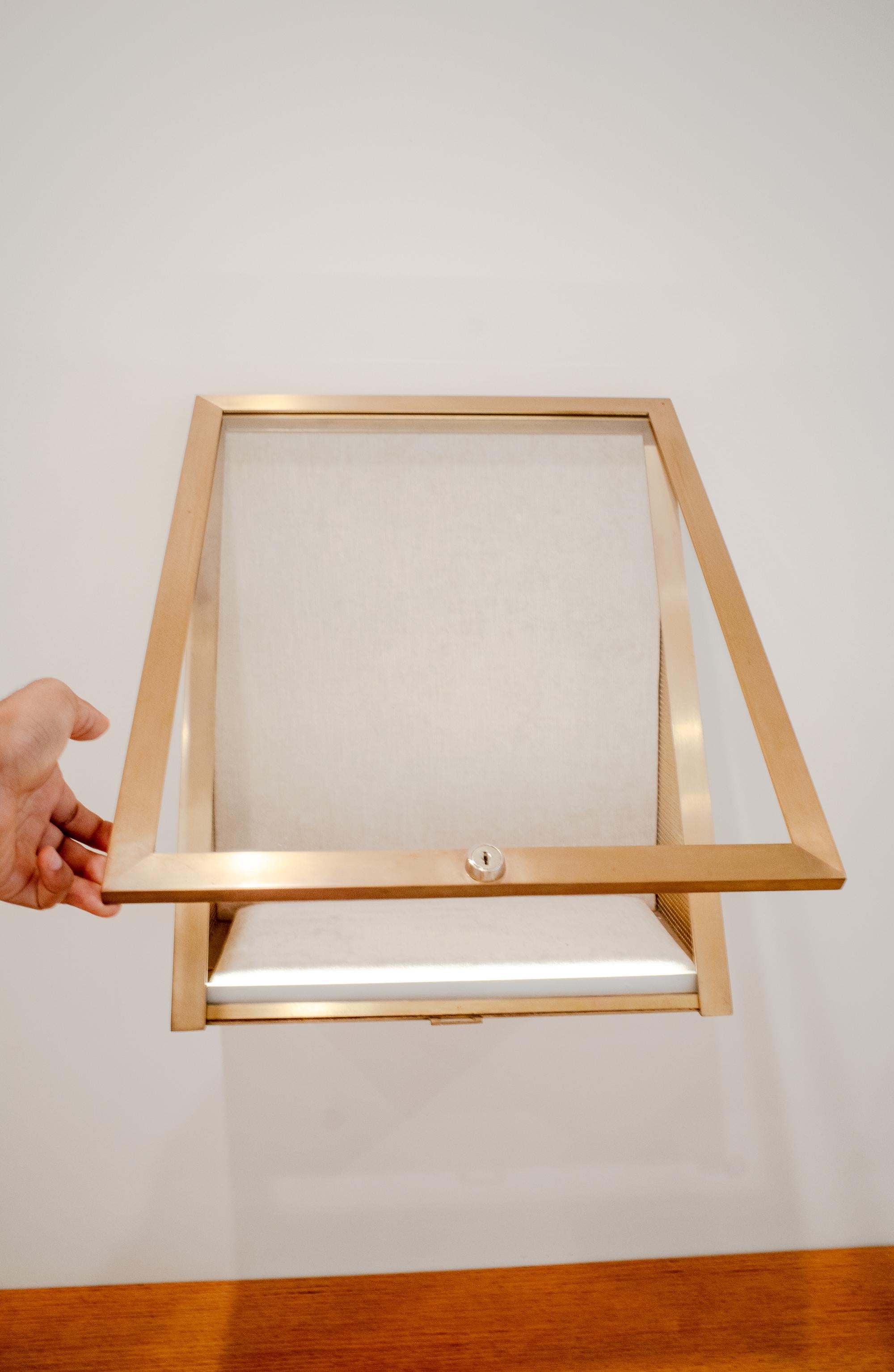 Modern Retail Jewelry Cases - Custom For Sale