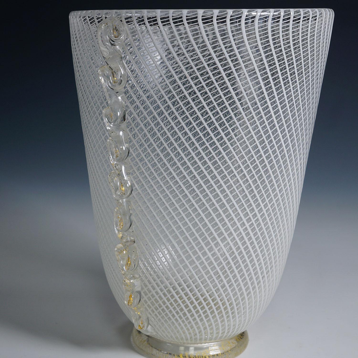 Reticello Art Glass Vase by Dino Martens for Aureliano Toso (attr.) Murano For Sale 2