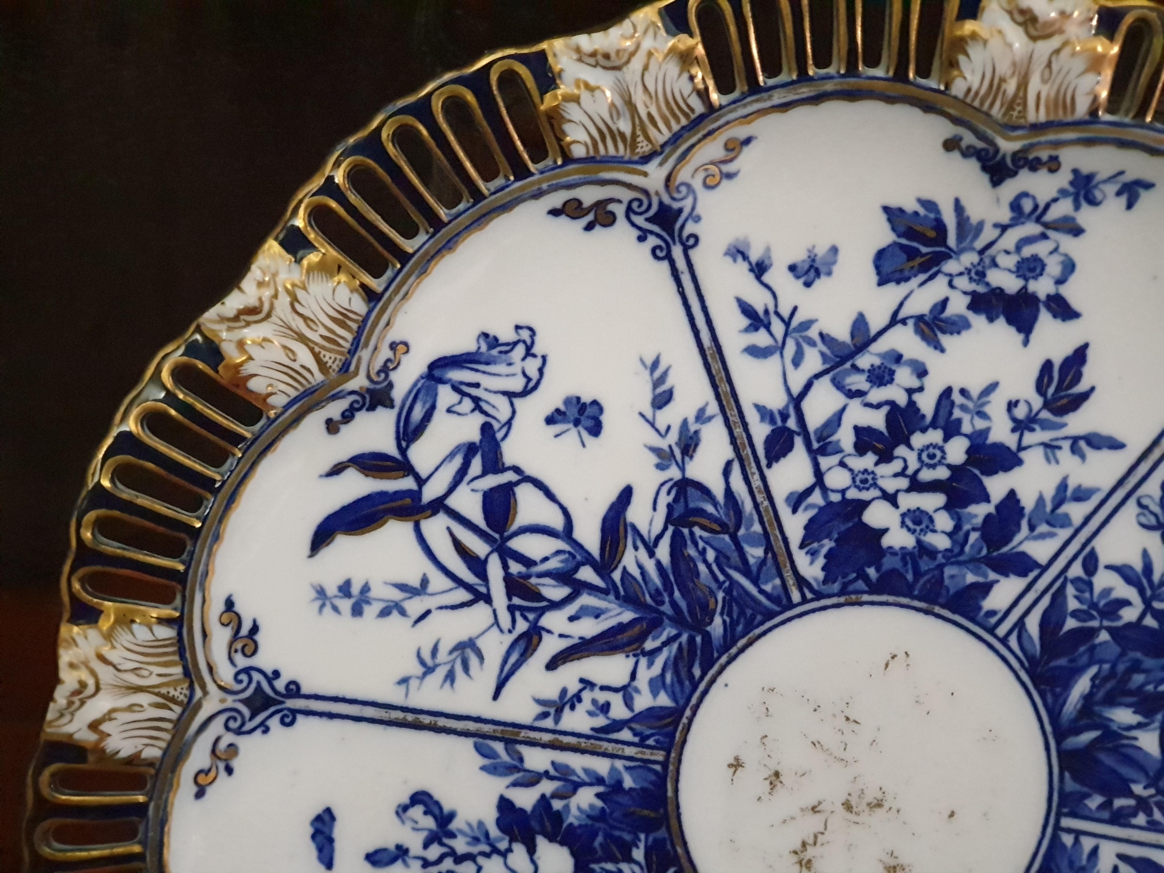Set di 4 piatti da appoggio con pannelli floreali Reticulated Lotus English Coalport in vendita 2