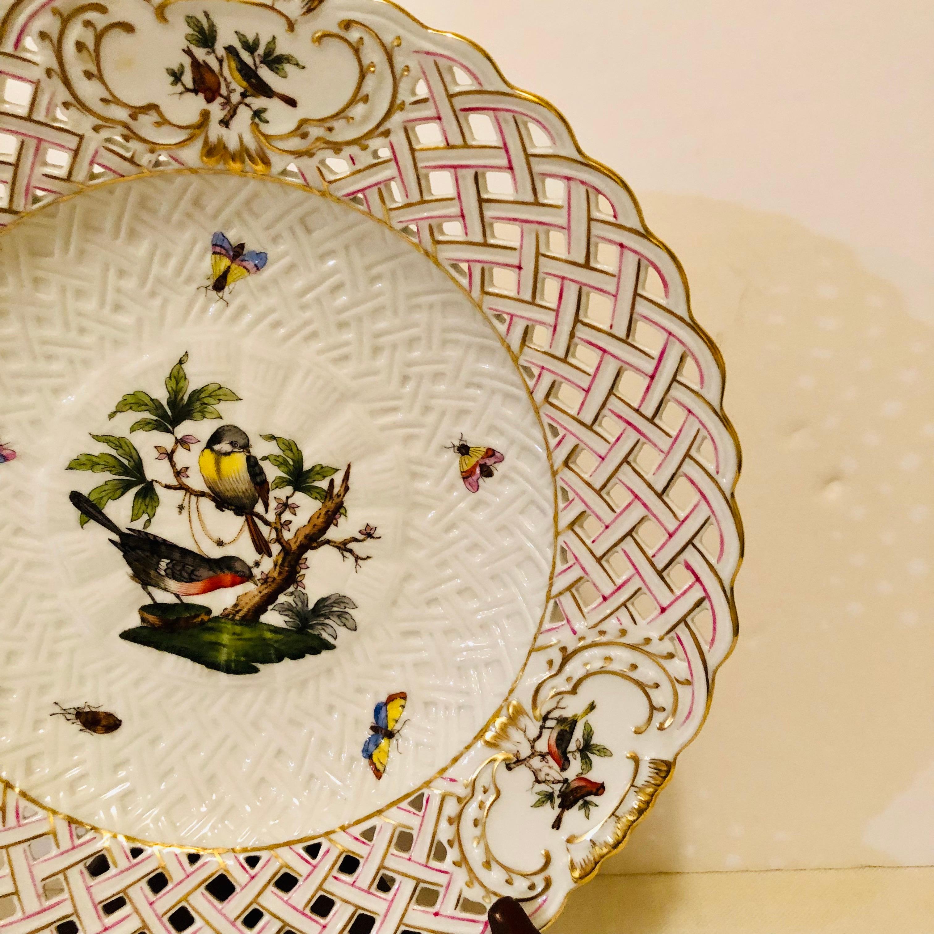 Reticulated Herend Rothschild Bird Plate with a Central Painting of Two Birds In Good Condition In Boston, MA