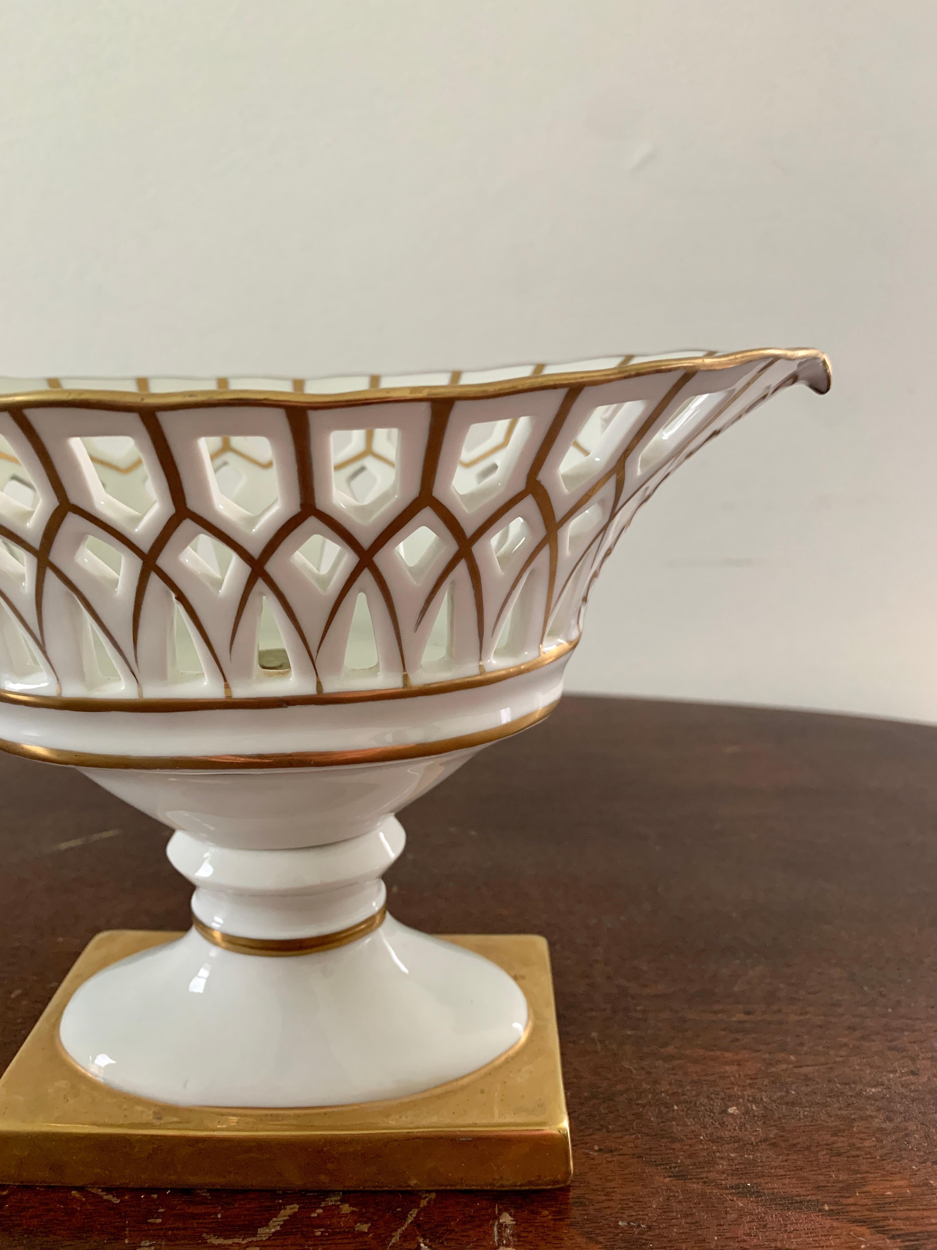 Reticulated Regency White Porcelain and Gold Gilt Basket Compote In Good Condition For Sale In Elkhart, IN