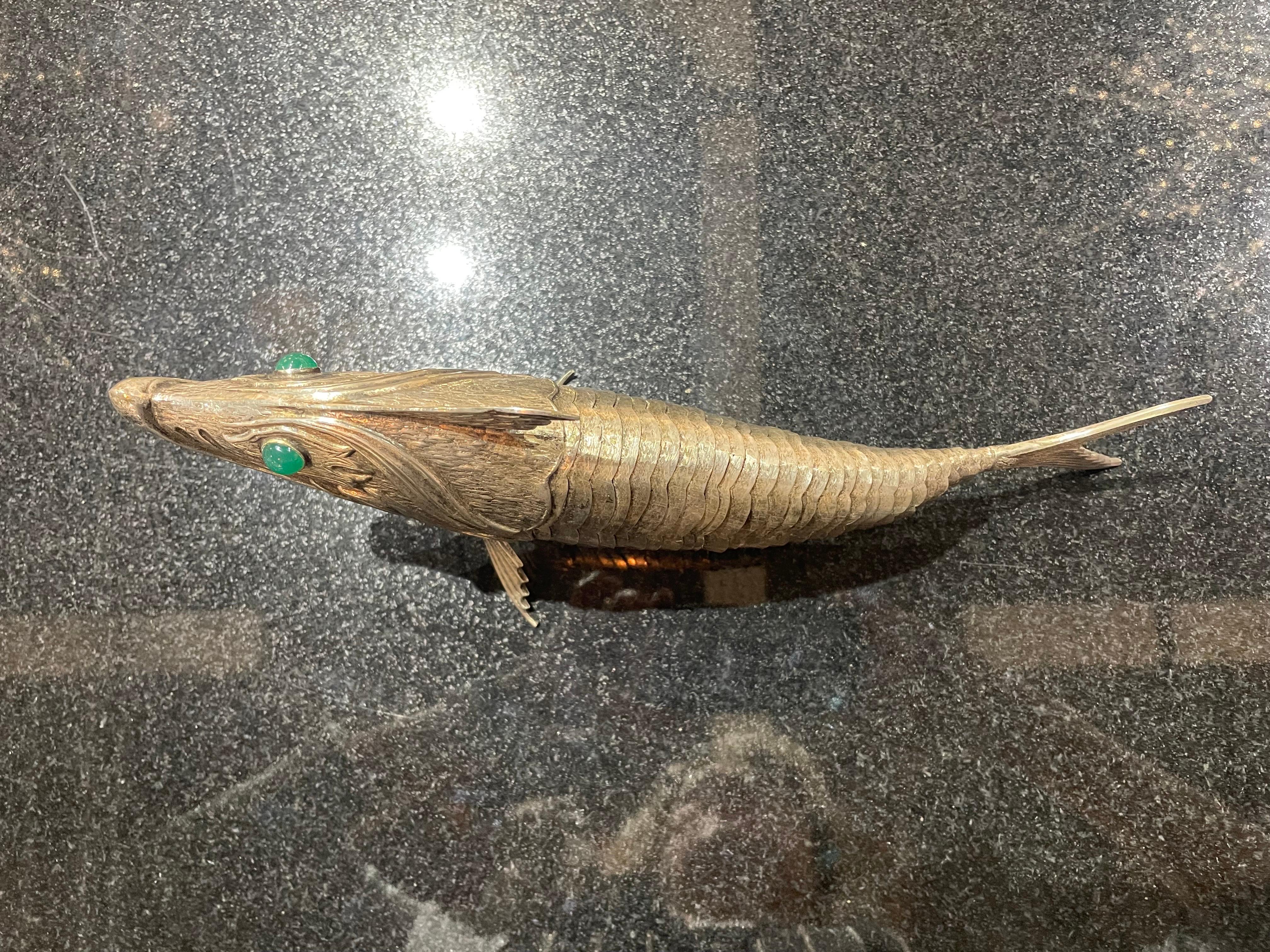 Reticulated vintage large silver plated fish  In Good Condition For Sale In Chicago, IL