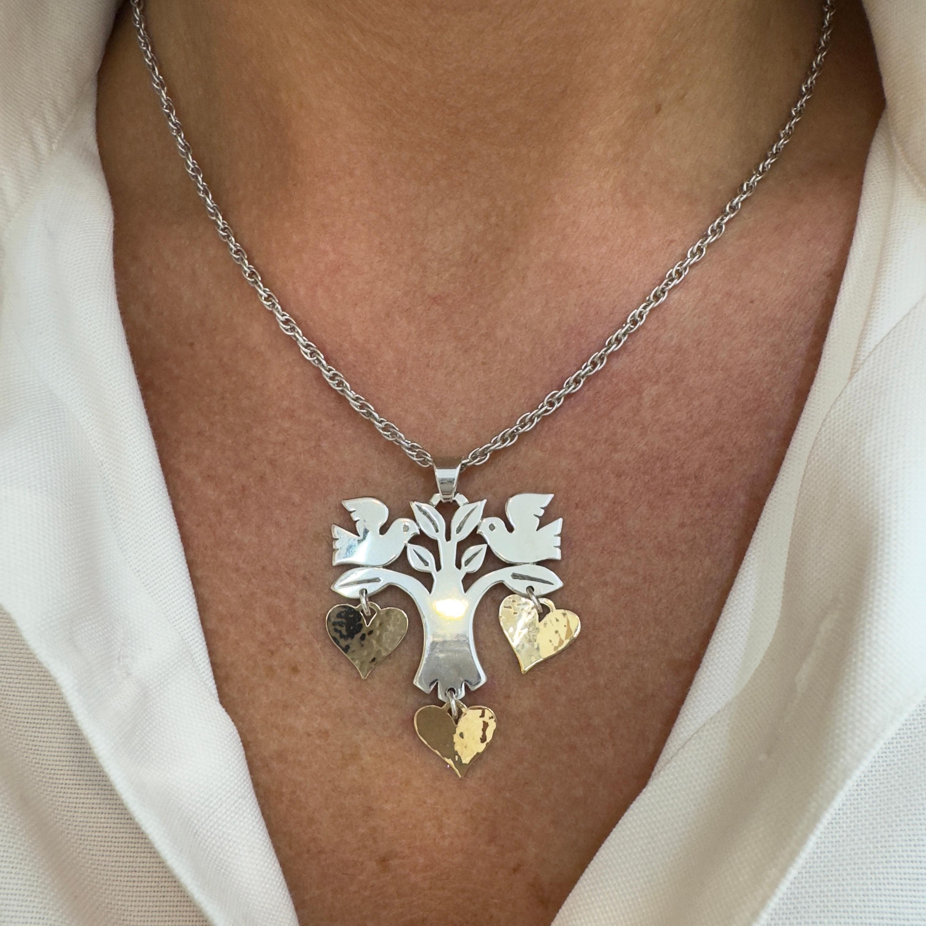 James Avery in pensione, collana in argento 925 con ciondolo a forma di albero con due colombe e cuori in vendita 1