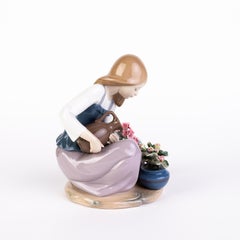 Retired Lladro Fine Porcelain Sculpture Figure Group "Watering the Flowers"