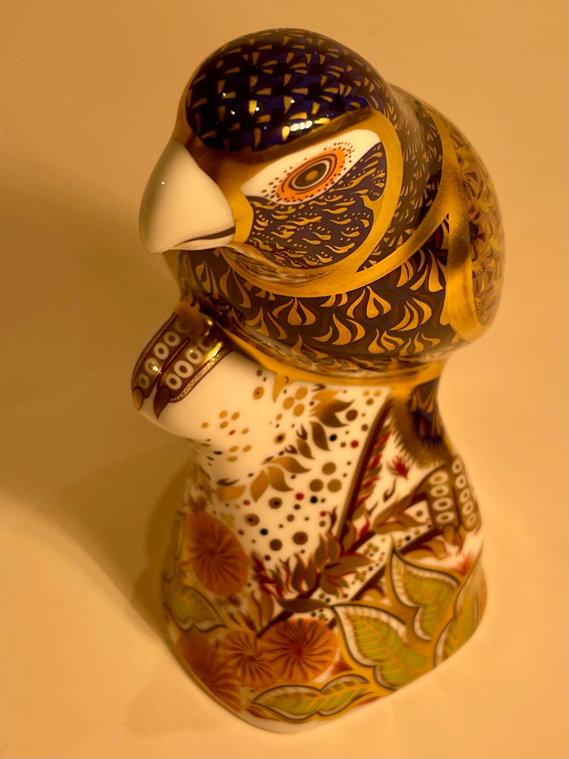 Anglais Figurine de perroquet ou presse-papiers en porcelaine anglaise à la cendre d'os de la couronne royale de Derby restaurée en vente