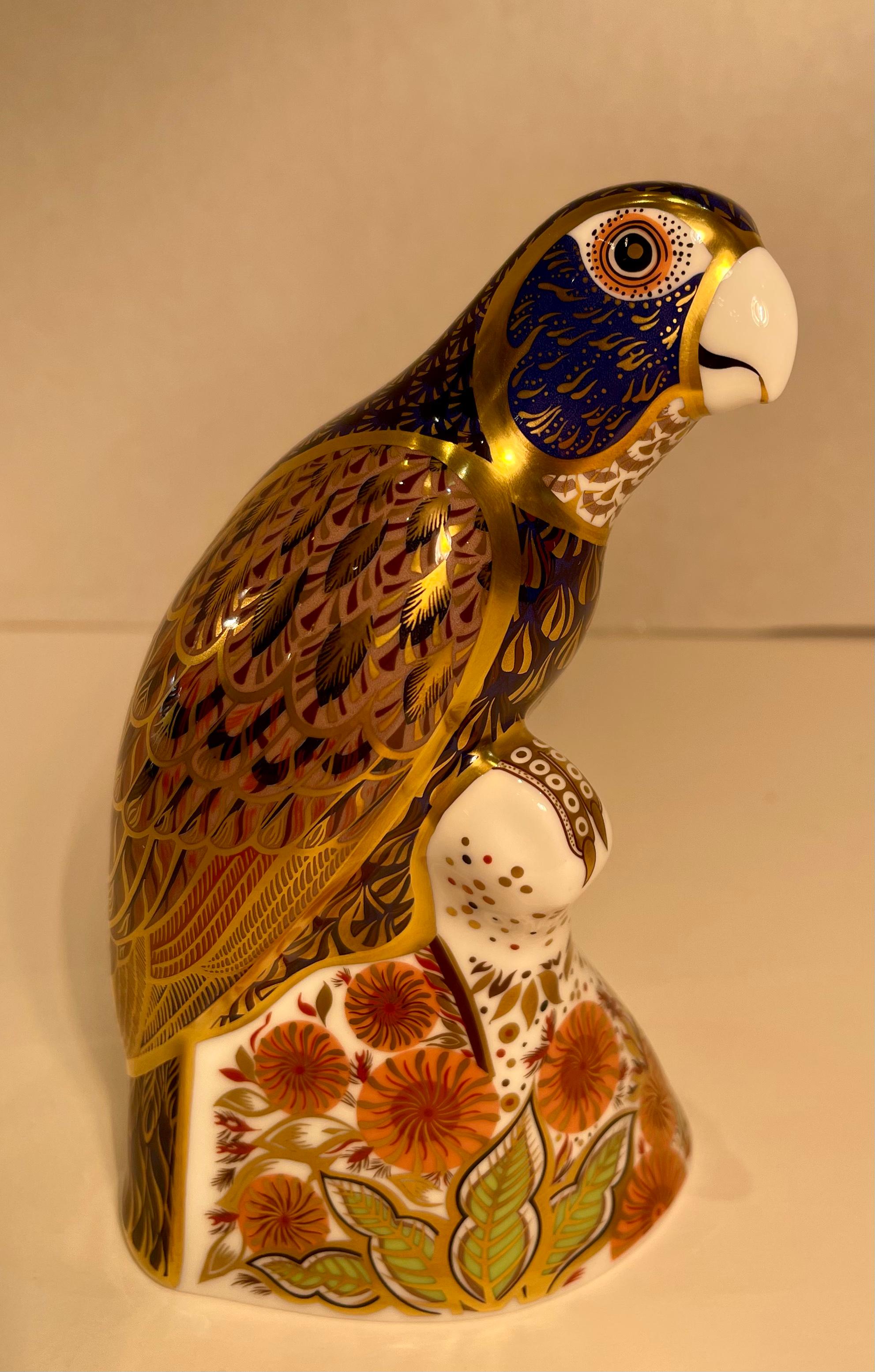 Retired Royal Crown Derby Fine English Bone China Parrot Figurine or Paperweight In Excellent Condition For Sale In Tustin, CA