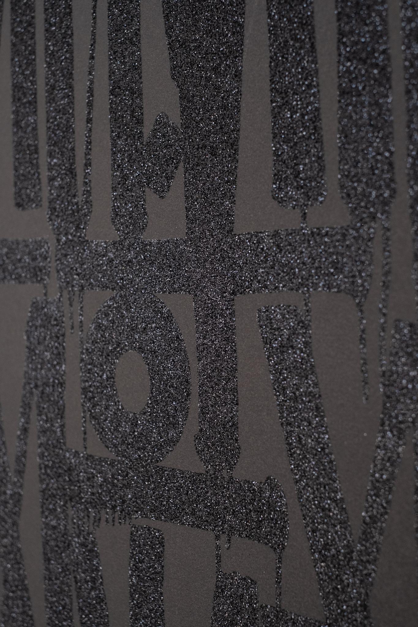 „EVEN THE HEART SKIPS A BEAT“ (Schwarz auf Schwarz) im Angebot 3