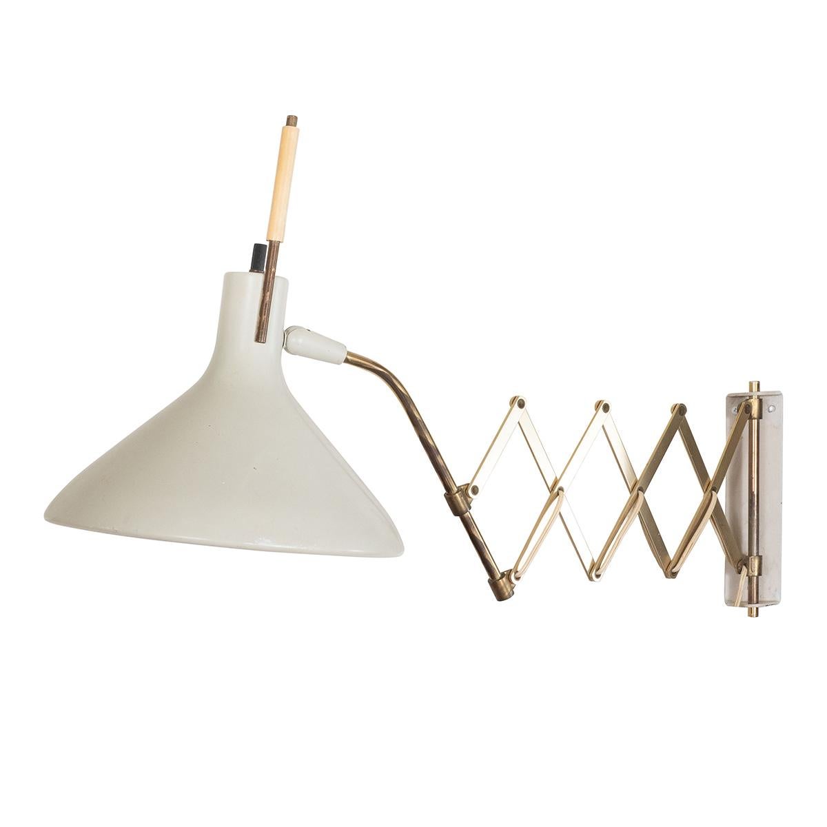 Enameled metal and brass retractable sconce / task light by Lightolier. Measured as shown in first photo.

Measures: Minimum depth 15