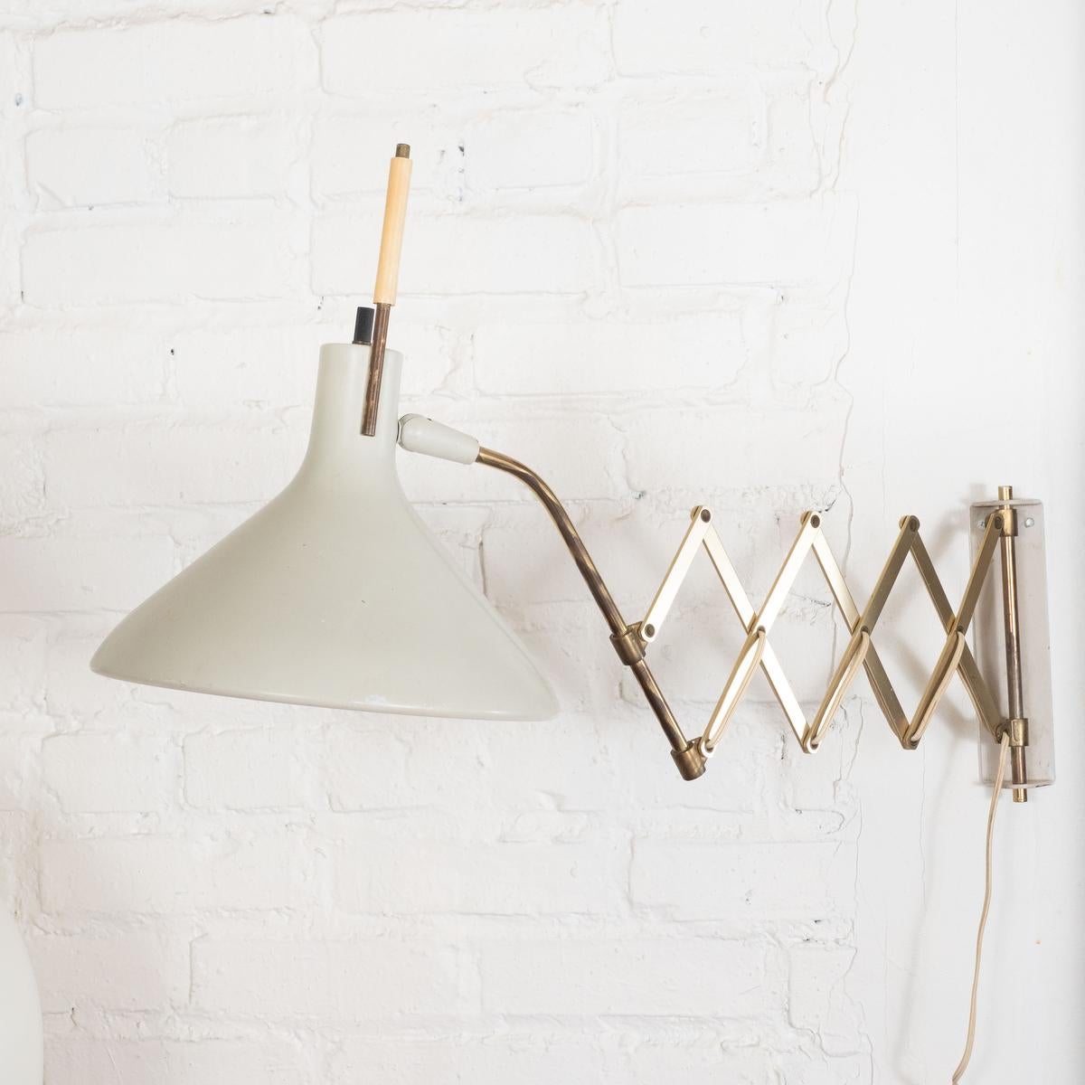task light sconce