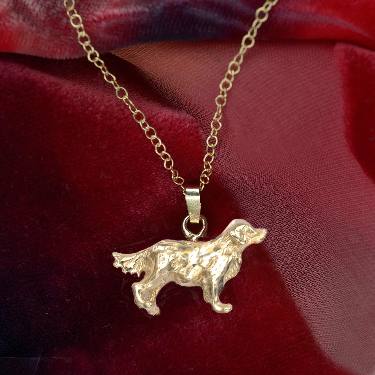 A highly detailed solid 9 carat Gold Retriever Pendant with an 18