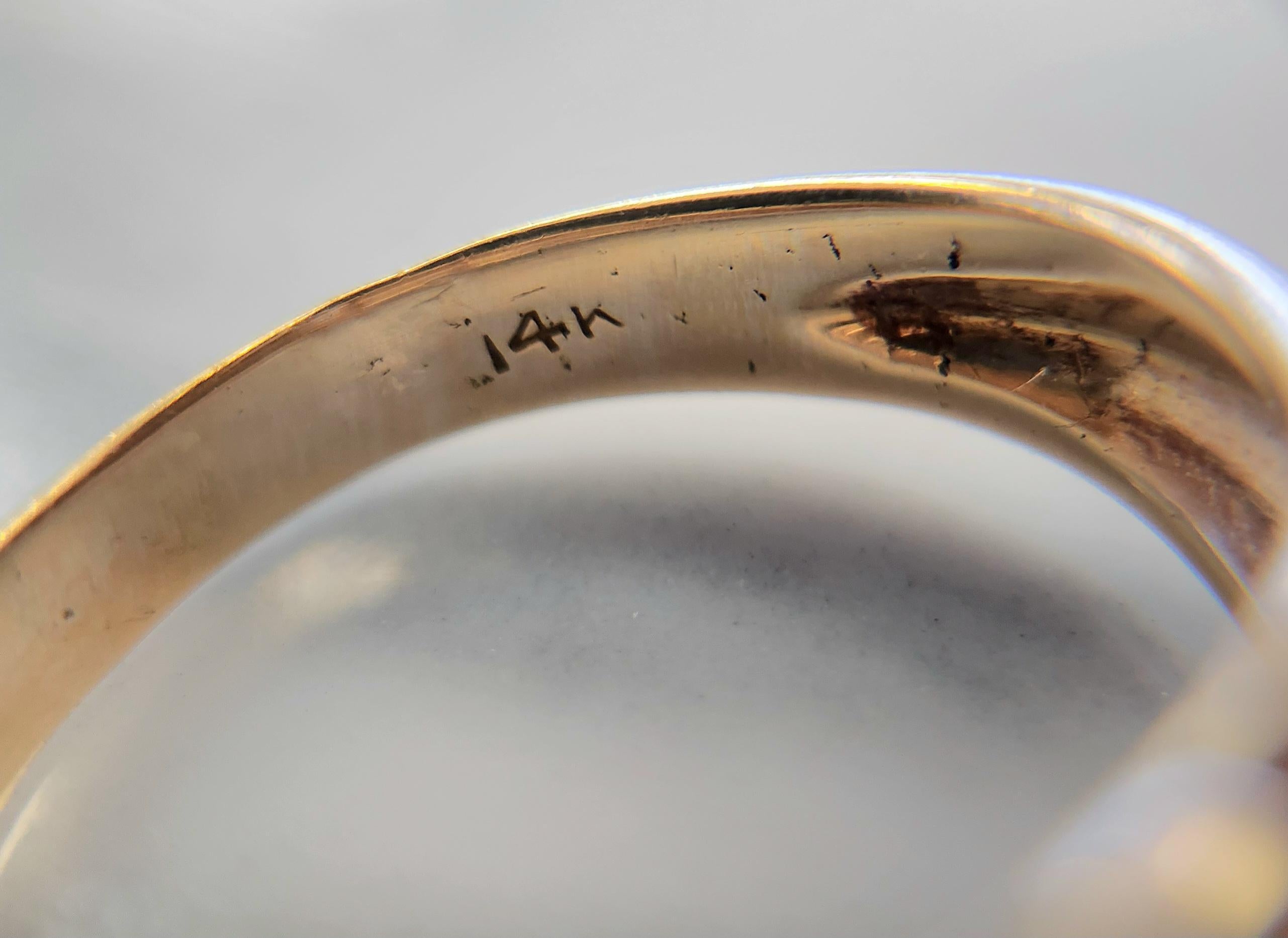 Retro 0.25 Carat Old Mine Cut Diamond Solitaire Ring Band 14k Two Tone Gold For Sale 2
