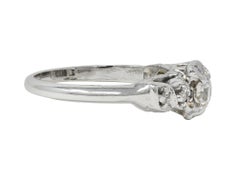 Anello di fidanzamento retrò con diamante europeo da 0,45 CTW in oro bianco 14 carati con foglie d'epoca