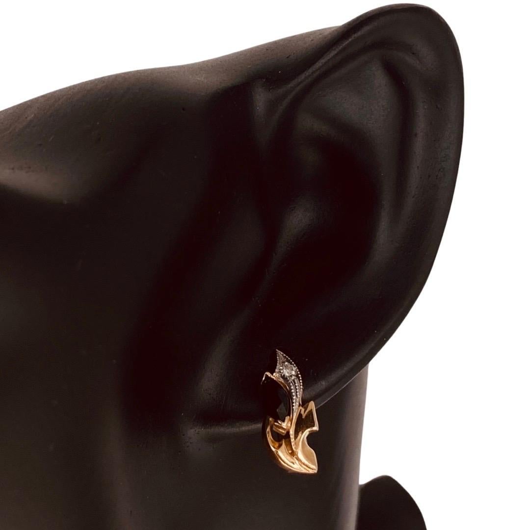 Boucles d'oreilles rétro russes en or 14 carats, saphir 0,55 carat et diamants en vente 1