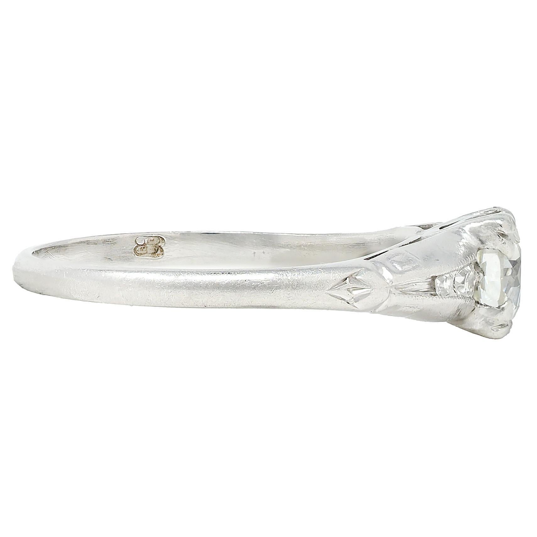 Rétro Anello di fidanzamento vintage in platino con diamante retrò da 0.55 CTW in vendita