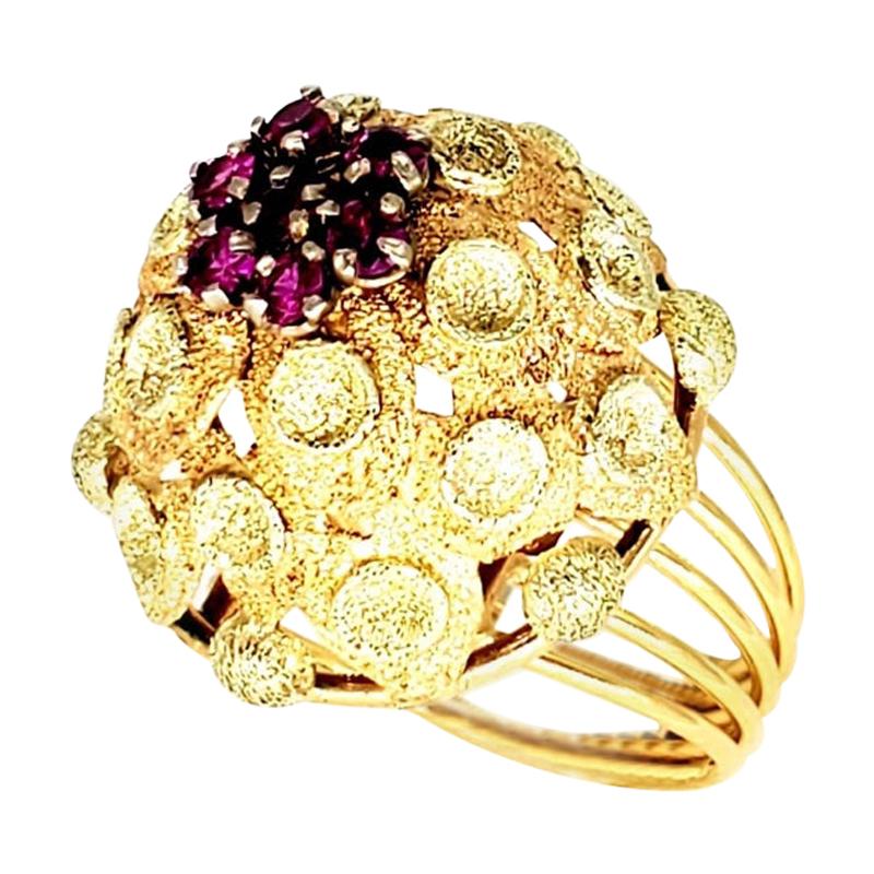 Retro 0.70 Carat Ruby Bombay Style Cocktail 18 Karat Gold Ring For Sale