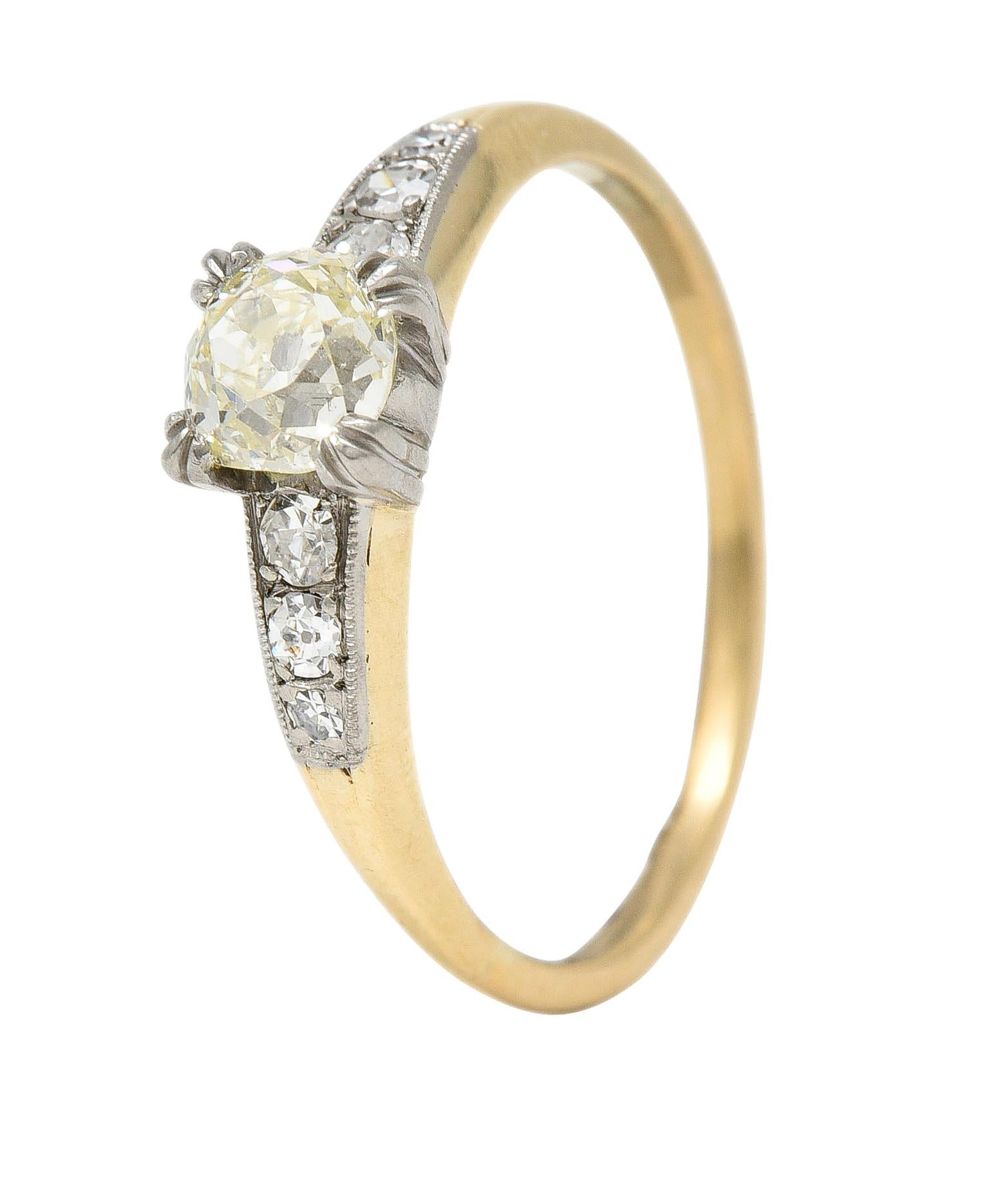 Retro 0.70 CTW Diamond Platinum 14 Karat Gold Vintage Engagement Ring en vente 1