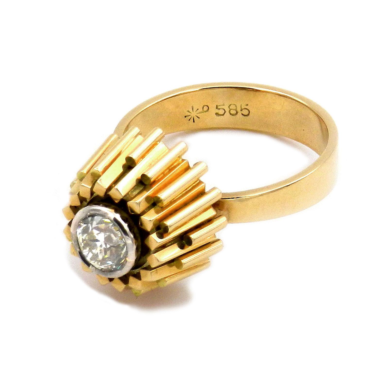 Women's Retro 0.74 Carat Old European Cut Solitaire Diamond Gold Ring, circa 1940 For Sale