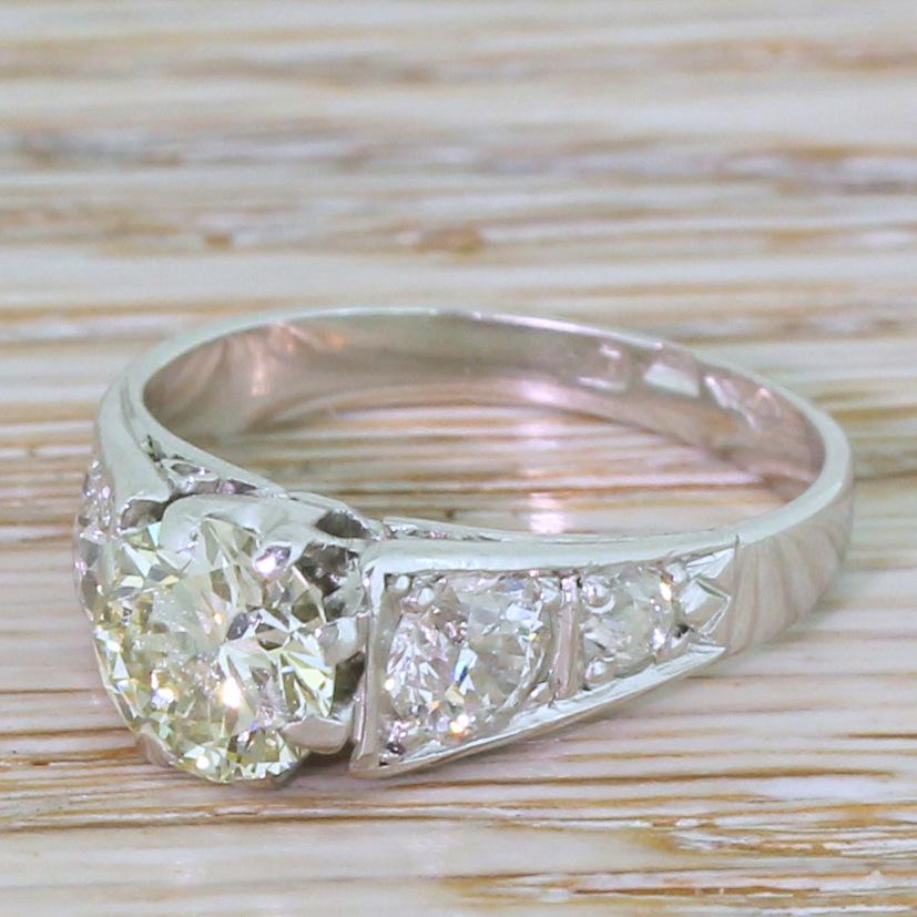 Retro 1.02 Carat Round Brilliant Cut 'and 0.90 Carat' Diamond Ring For Sale 3