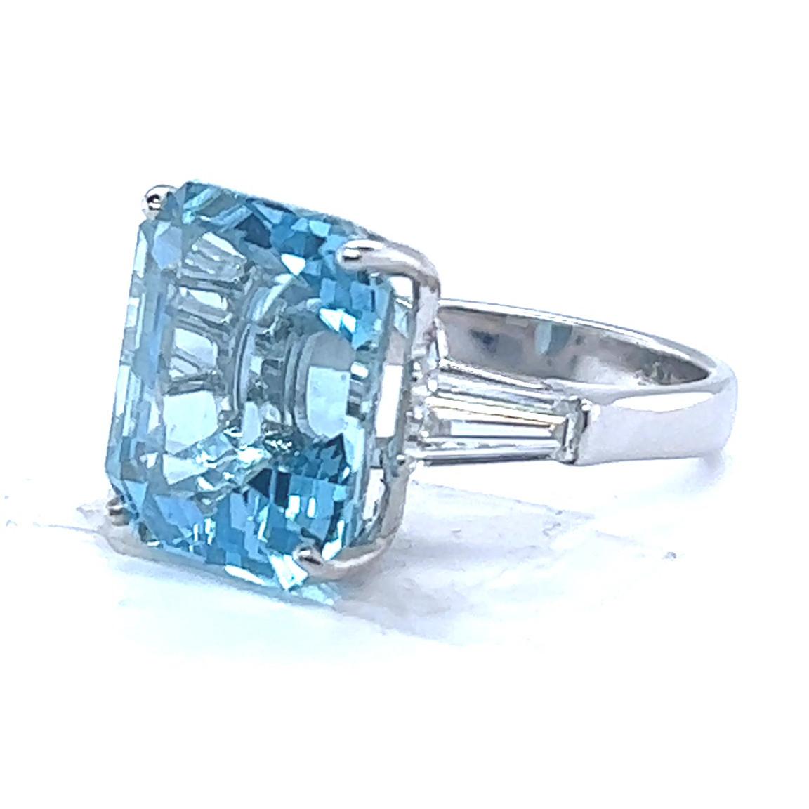 Women's or Men's Retro 10.58 Carats Aquamarine Diamond Platinum Ring
