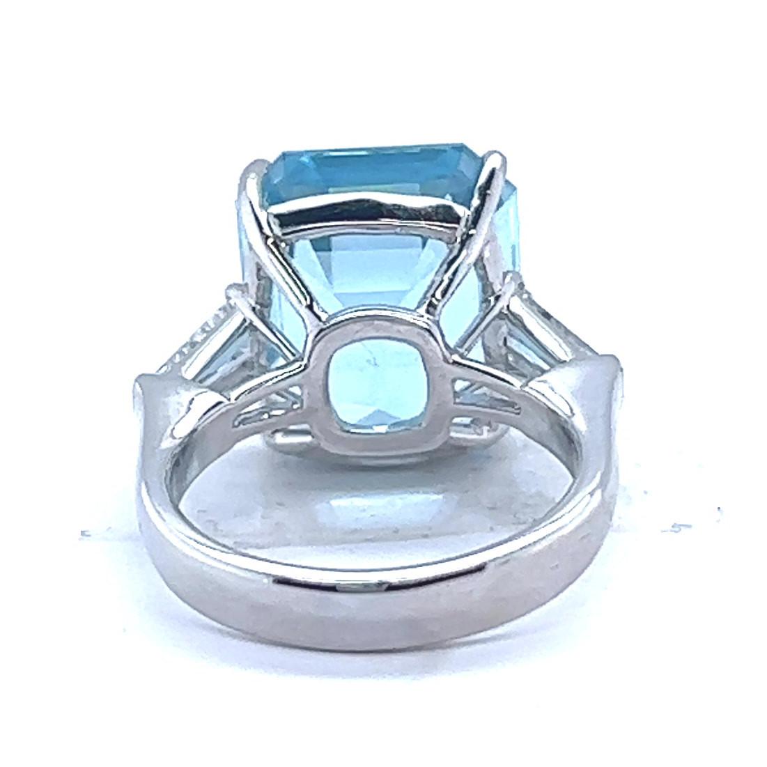 Retro 10.58 Carats Aquamarine Diamond Platinum Ring 1