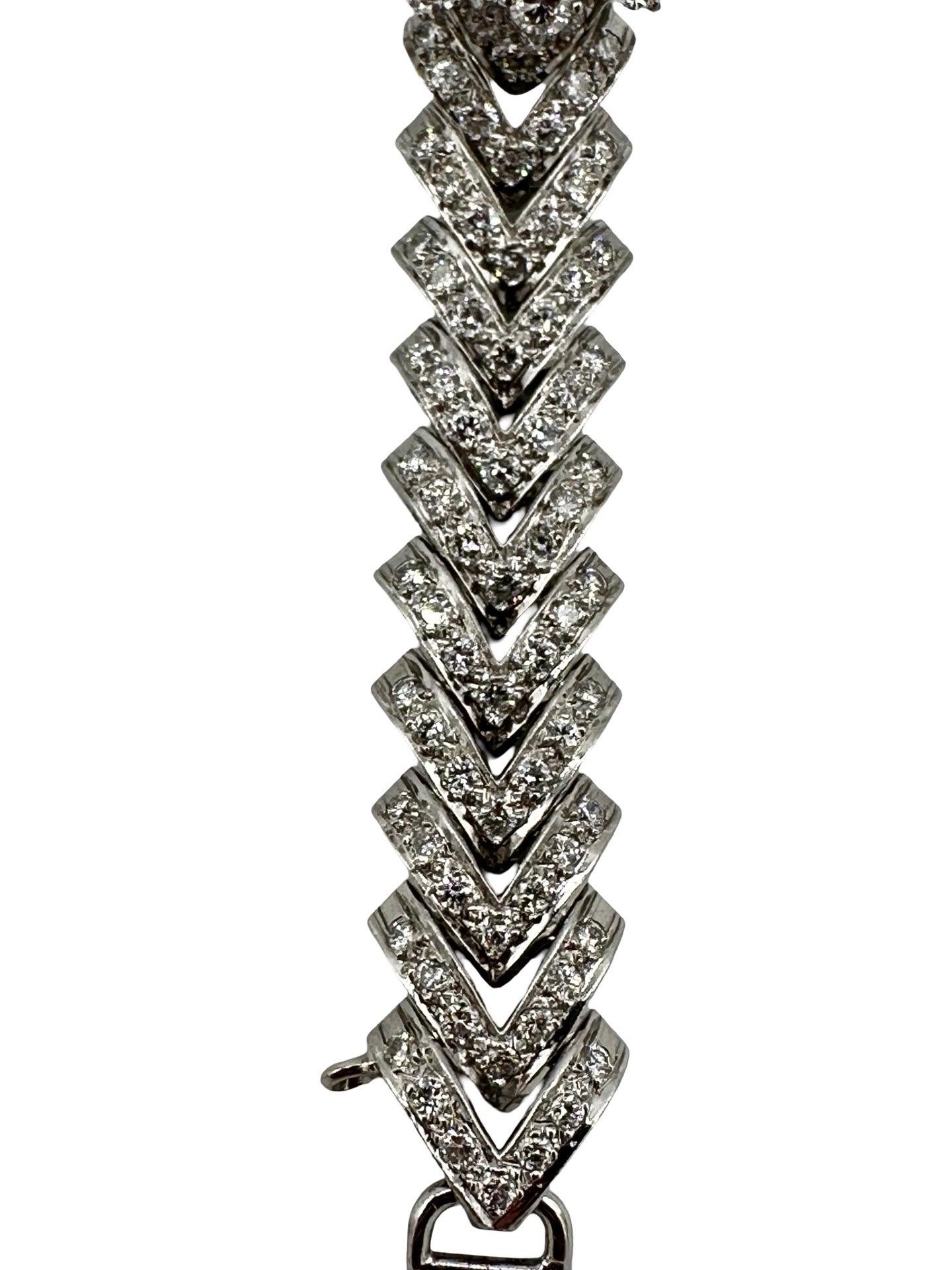 Retro 10.72 Carats Multi Shaped Diamond Platinum Bracelet Excellent état - En vente à Chevy Chase, MD